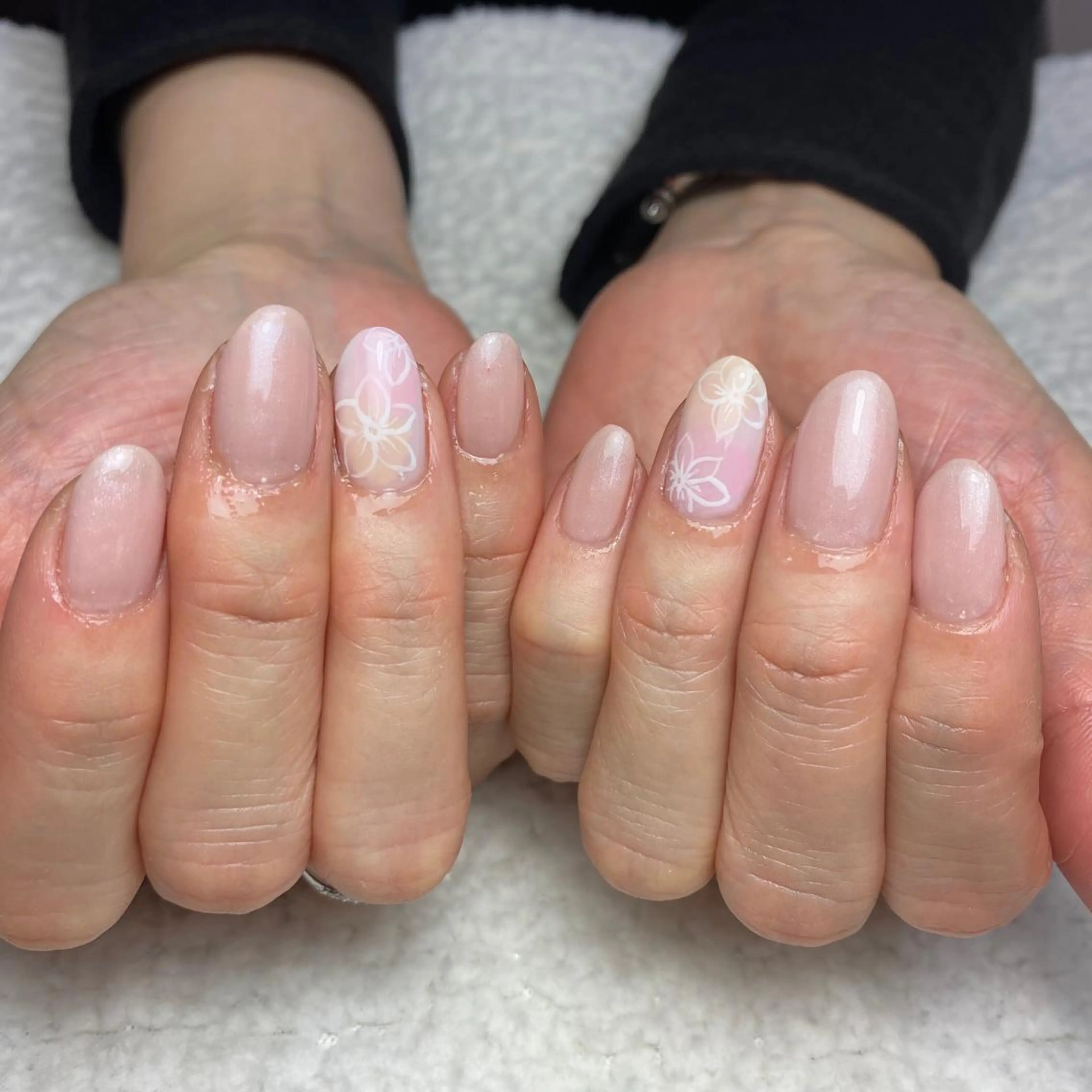 ネイル フラワーネイル ハンドネイル COCO+所属・COCO +のエステ・リラクイメージ