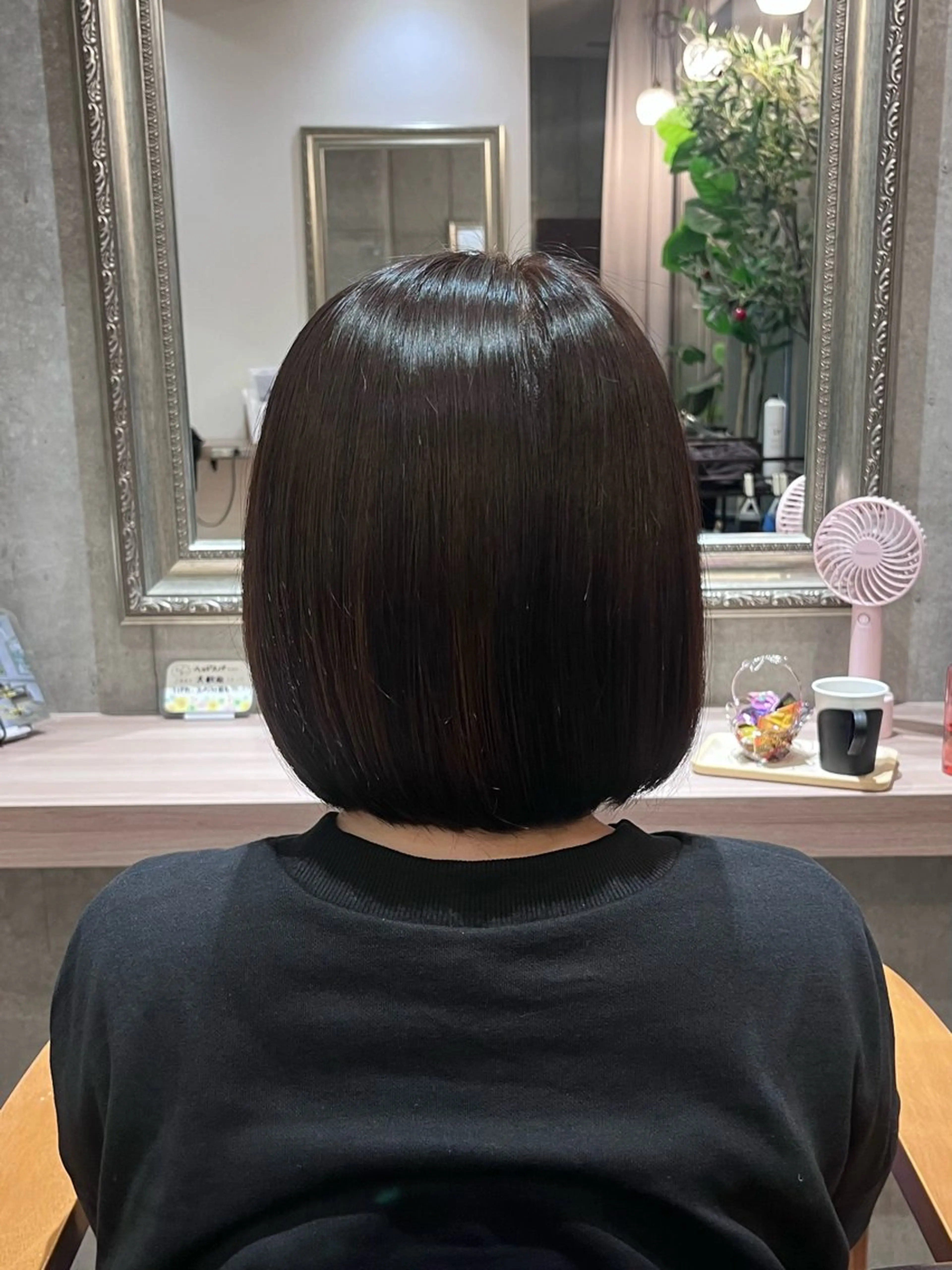 ショート カラー ヘアカラー 岩井 紅のヘアスタイル