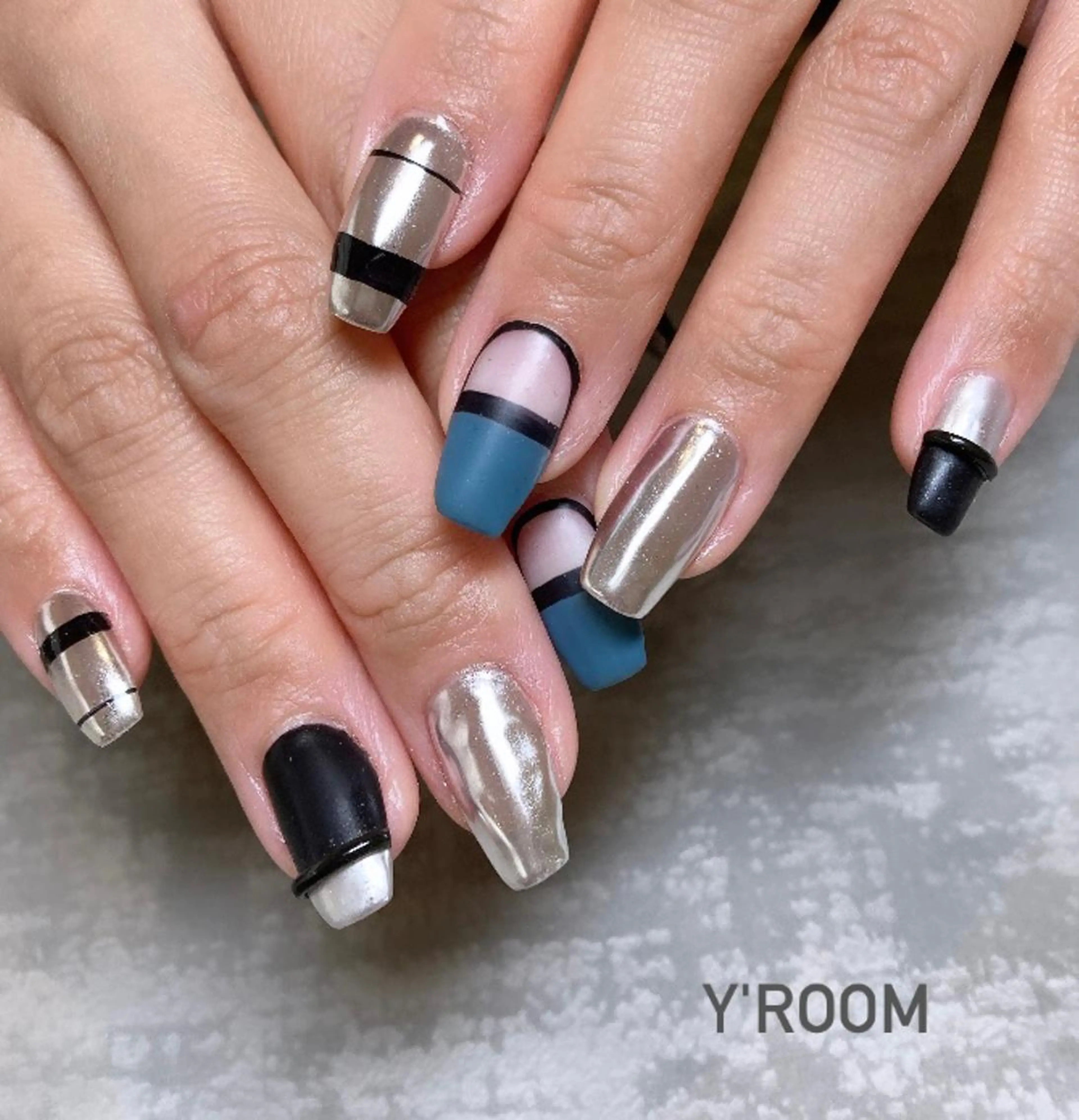 ネイル オーロラネイル フラッシュネイル フットネイル ジェルネイル 氷ネイル・うるうるネイル ハンドネイル YUKA （ネイリスト）のネイルデザイン