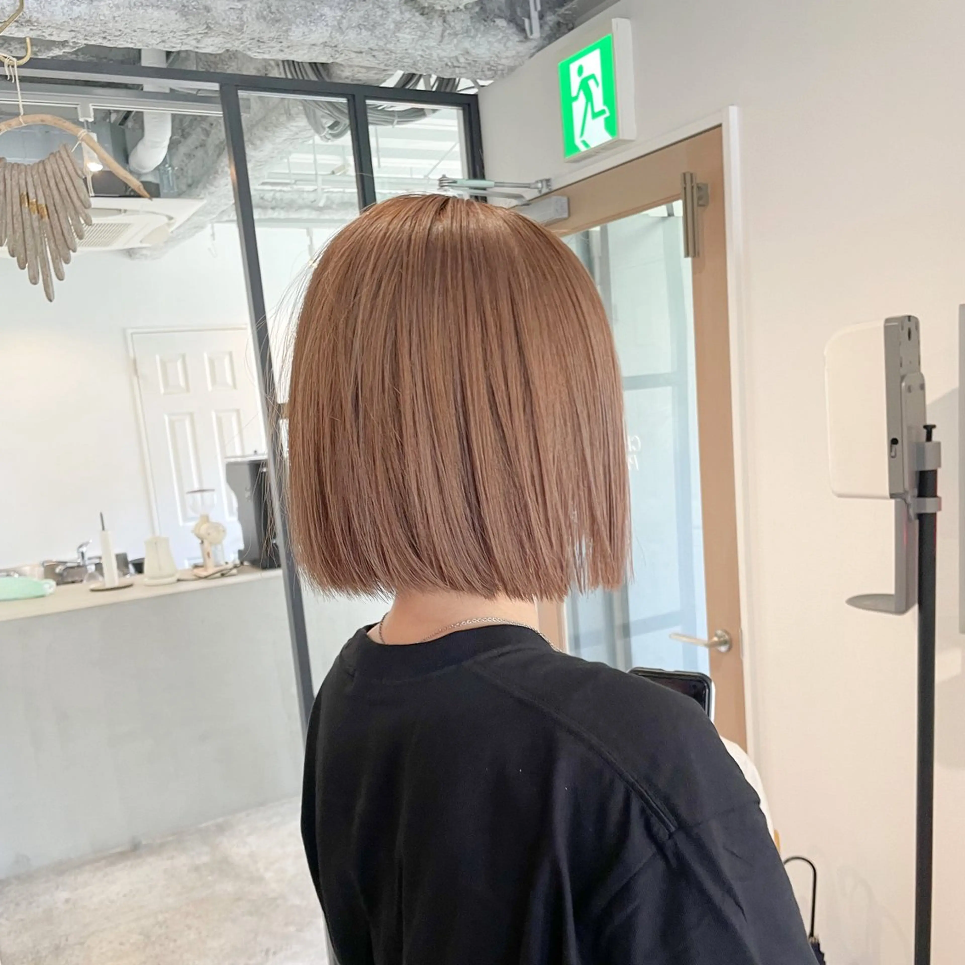 ショート カラー 切りっぱなしボブ ベージュカラー ブリーチ ボブ カット ヘアカラー Takuma Suzuki中目黒のヘアスタイル
