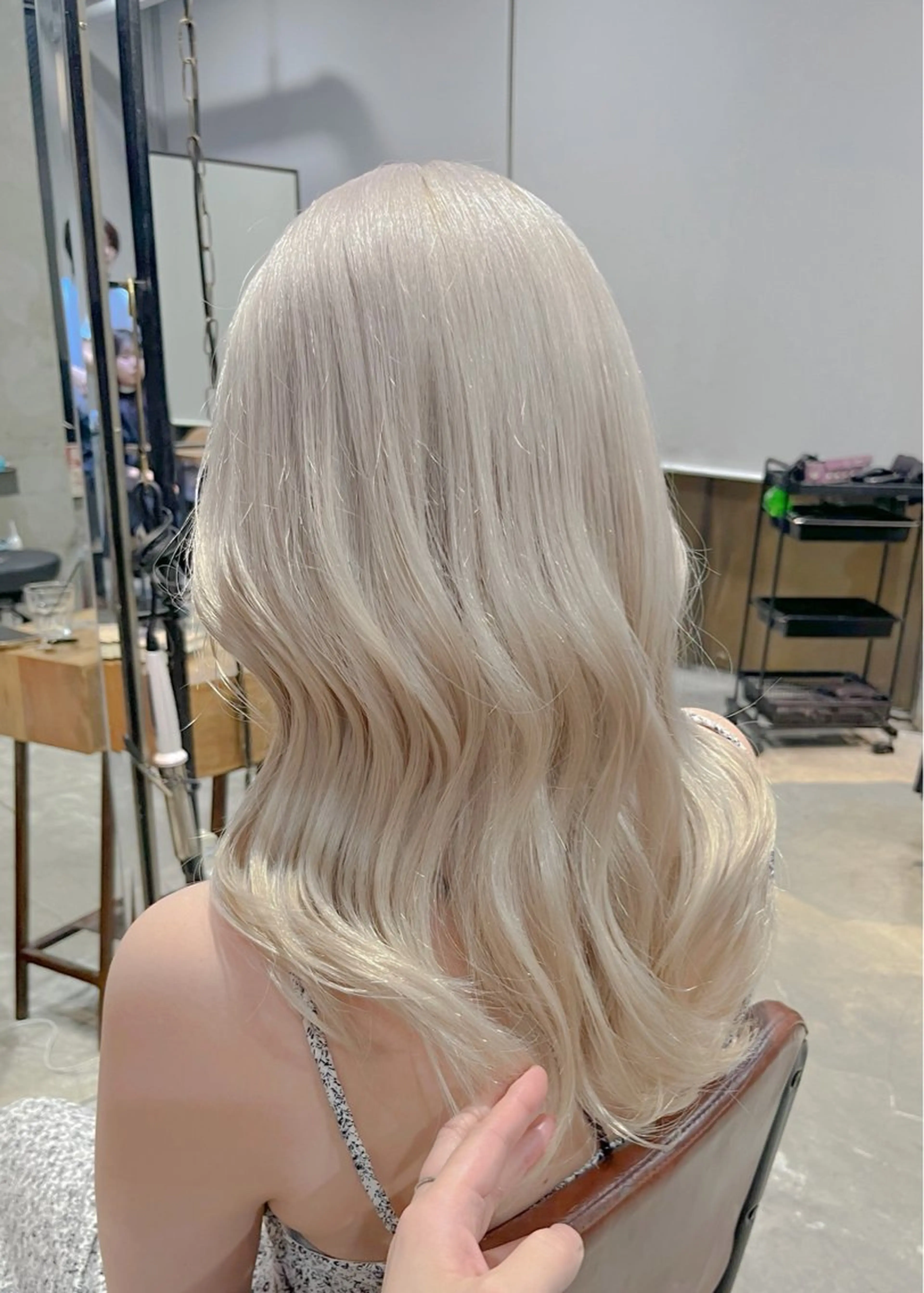 セミロング カラー セミロングパーマ ベージュカラー ブロンド ハイトーンカラー ハイトーンベージュ ヘアカラー トリートメント ヘアセット 似合わせベージュ 🍯ayumi🍯のヘアスタイル