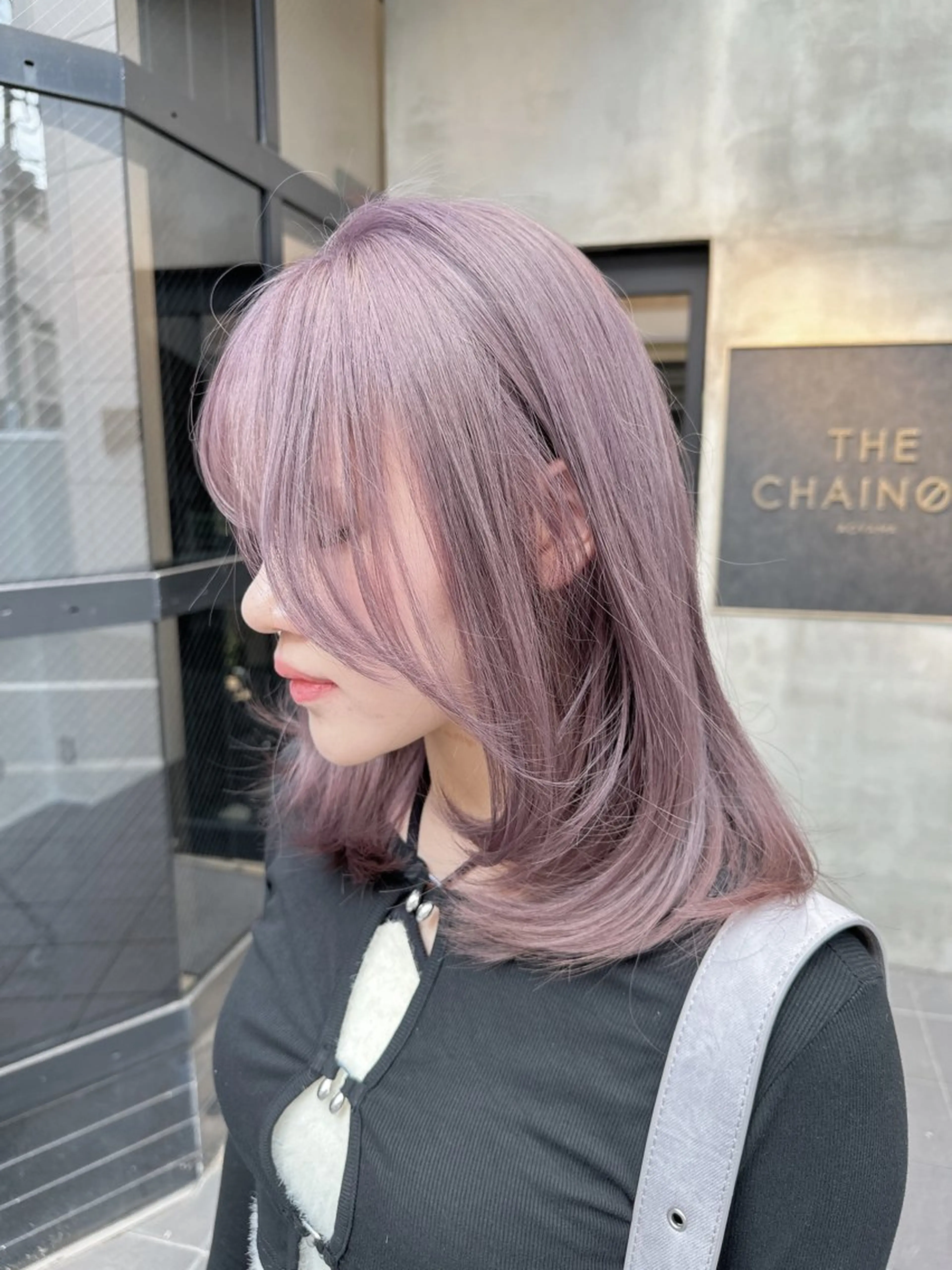 ミディアム カラー カット ヘアカラー トリートメント レイヤーカット 透明感カラーのヘアスタイル