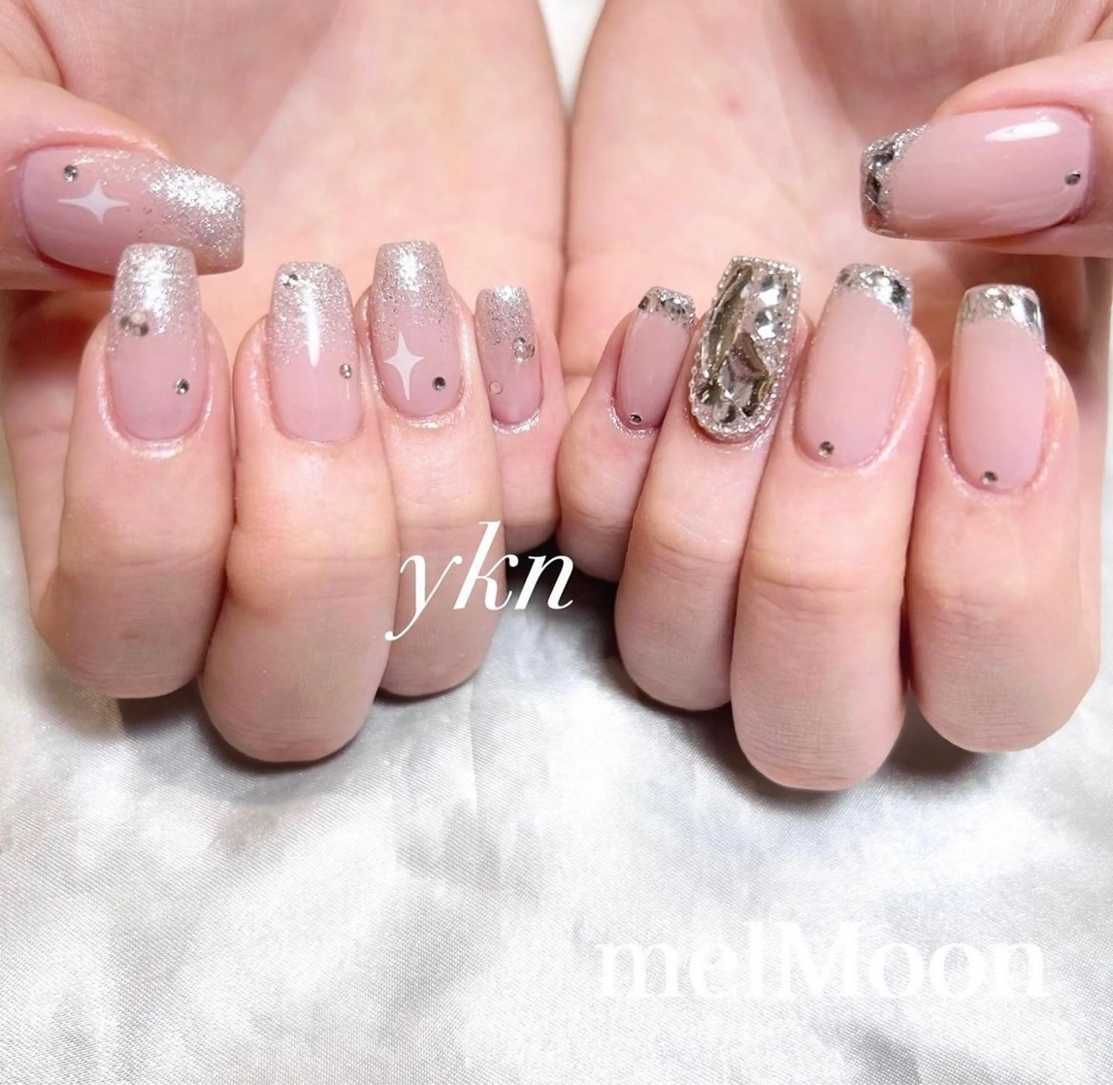 ネイル キラキラネイル ハンドネイル melMoon .のネイルデザイン