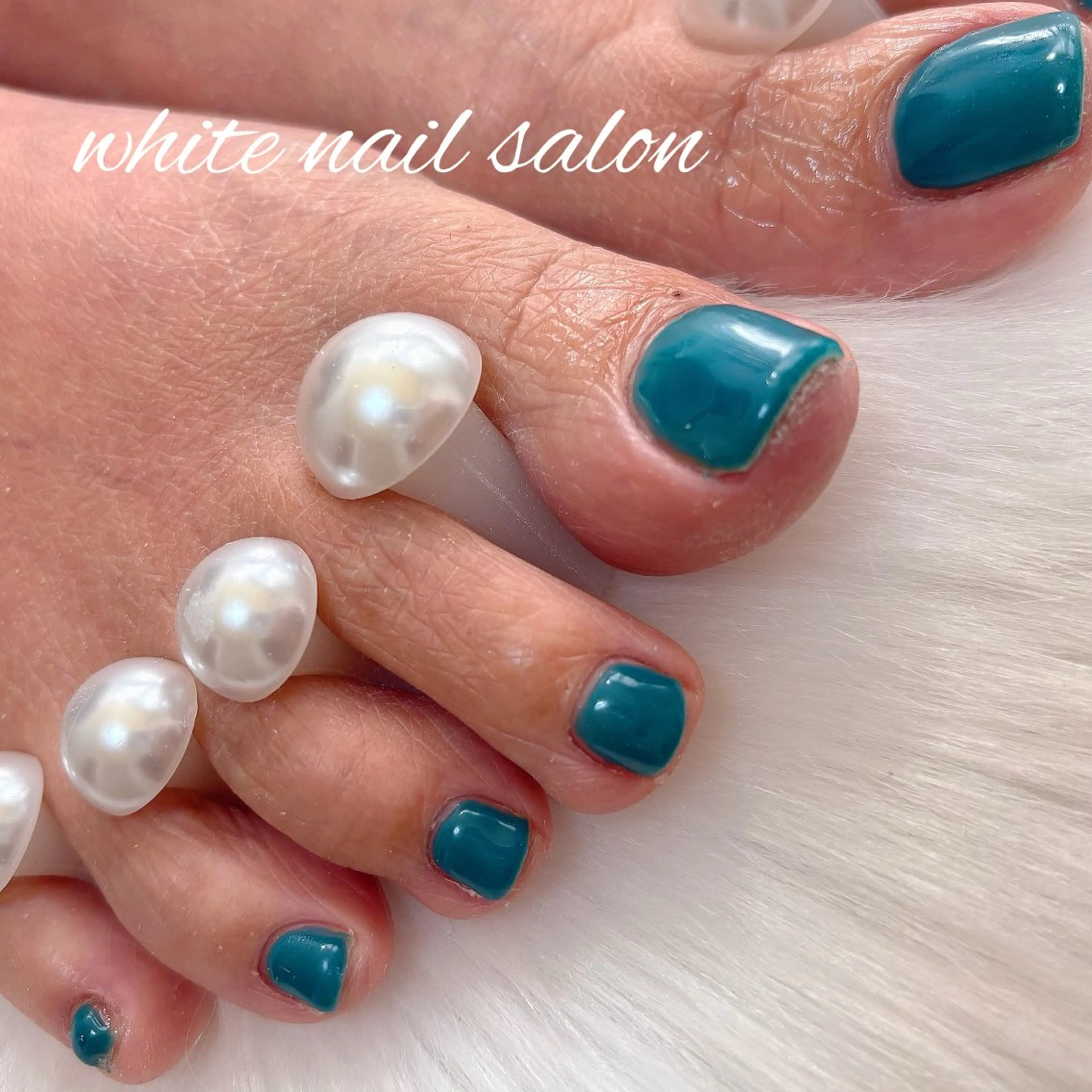 ネイル フットネイル ラメ(グリッター) シンプルネイル フットネイル white nail salonのネイルデザイン