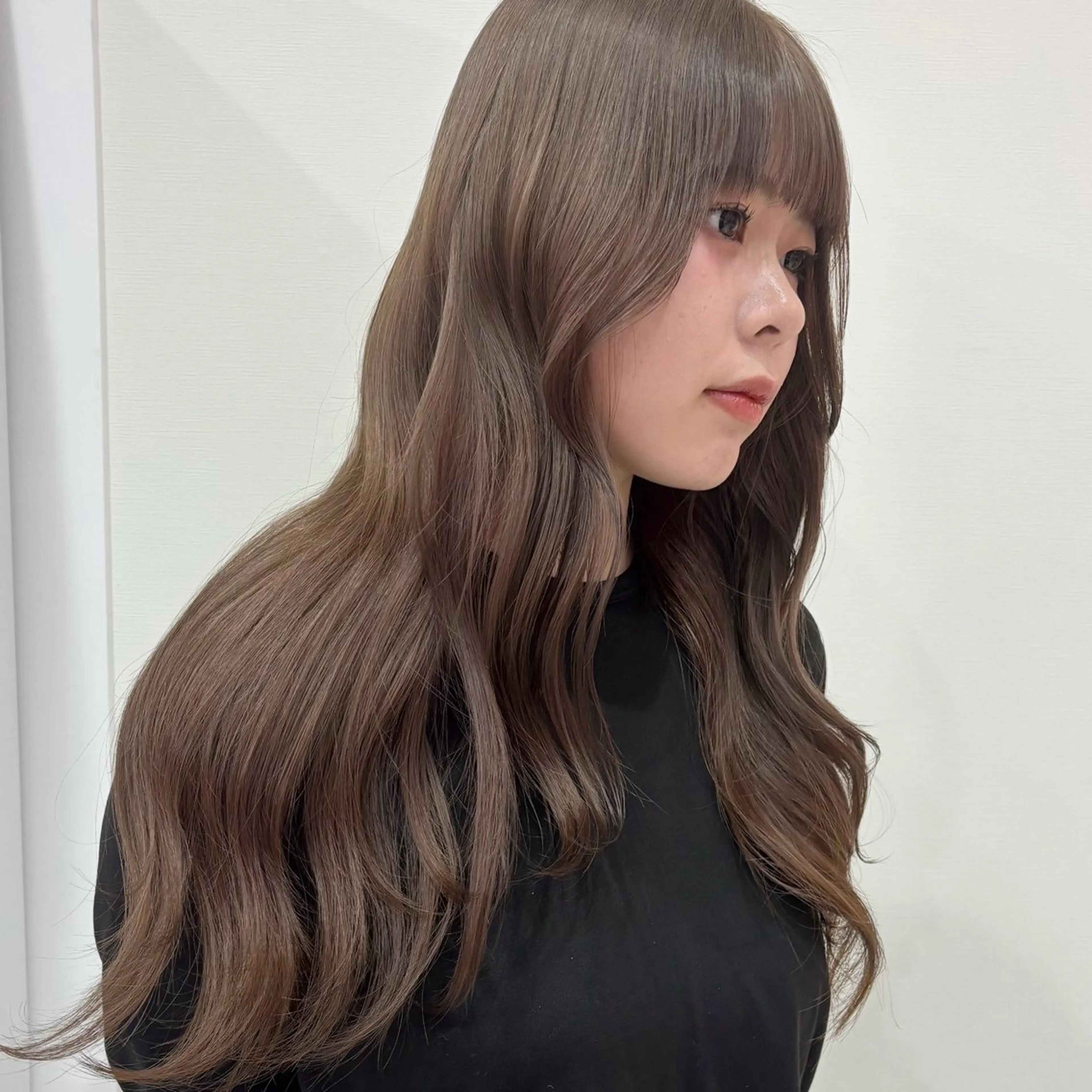 ロング カラー 服部 沙弥佳のヘアスタイル