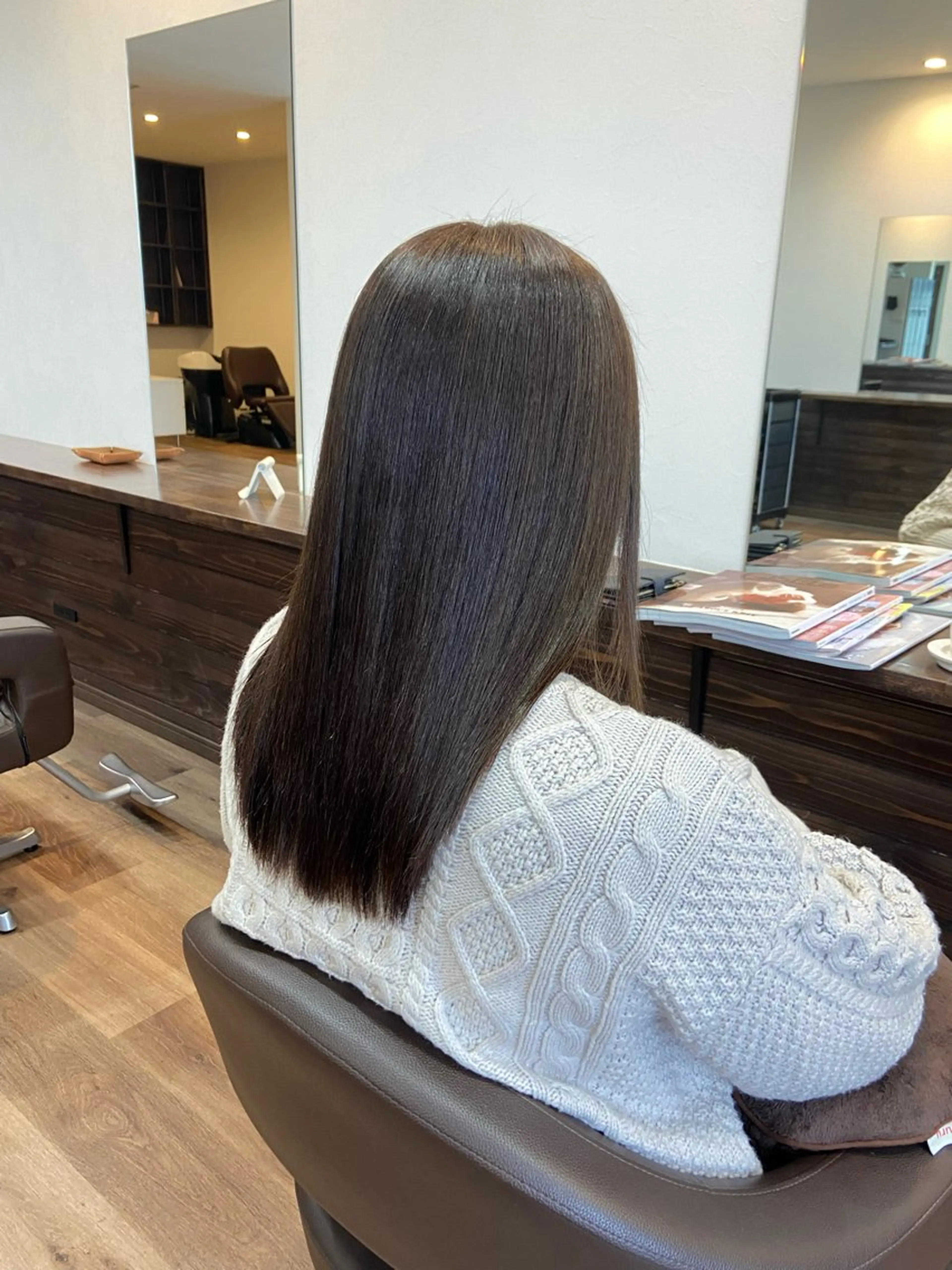 セミロング 岩﨑 智穂のヘアスタイル