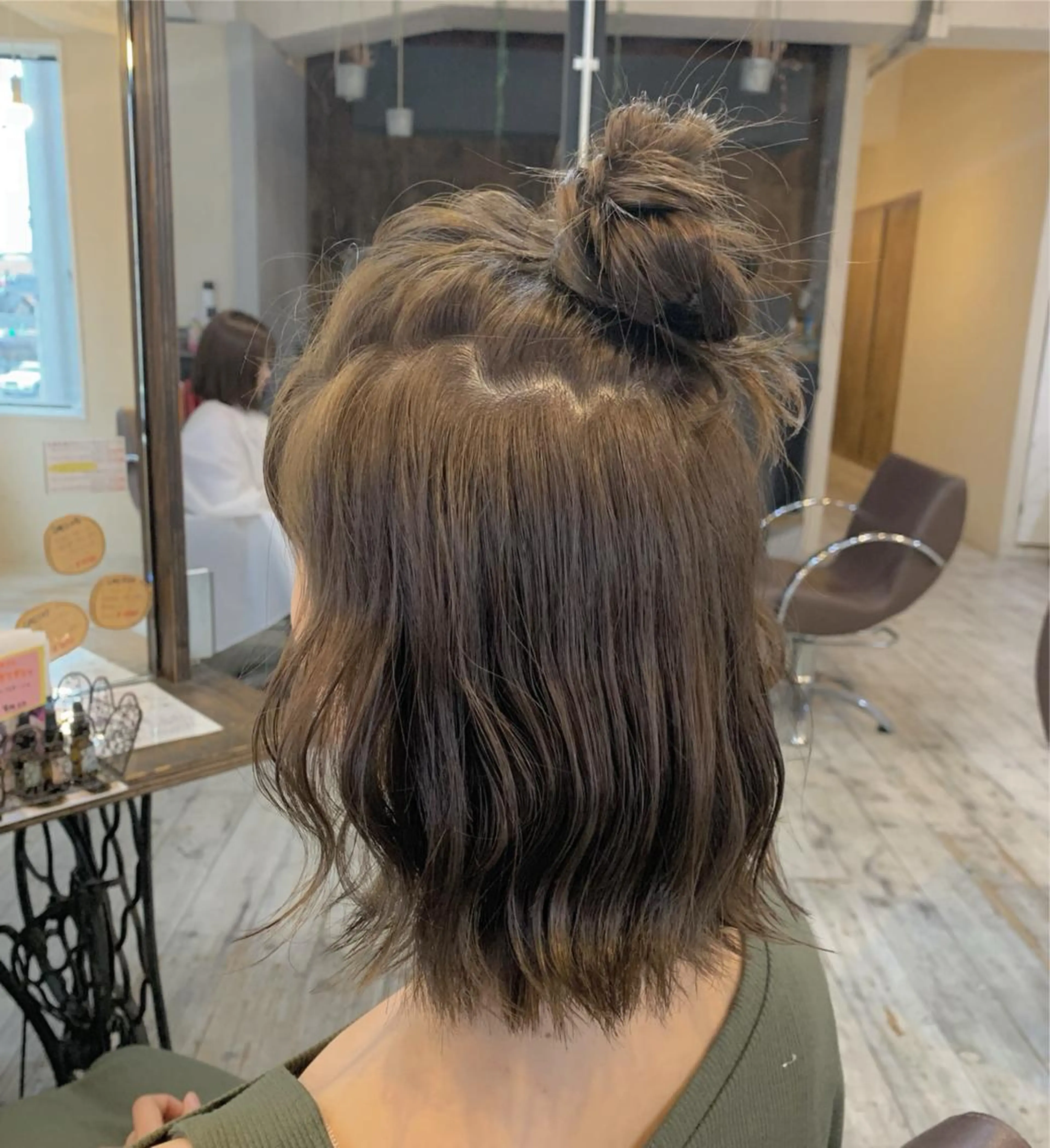 ミディアム カラー ヘアアレンジ ハーフアップ お団子ヘア LoRE hair 四条河原町　西尾友里のヘアスタイル