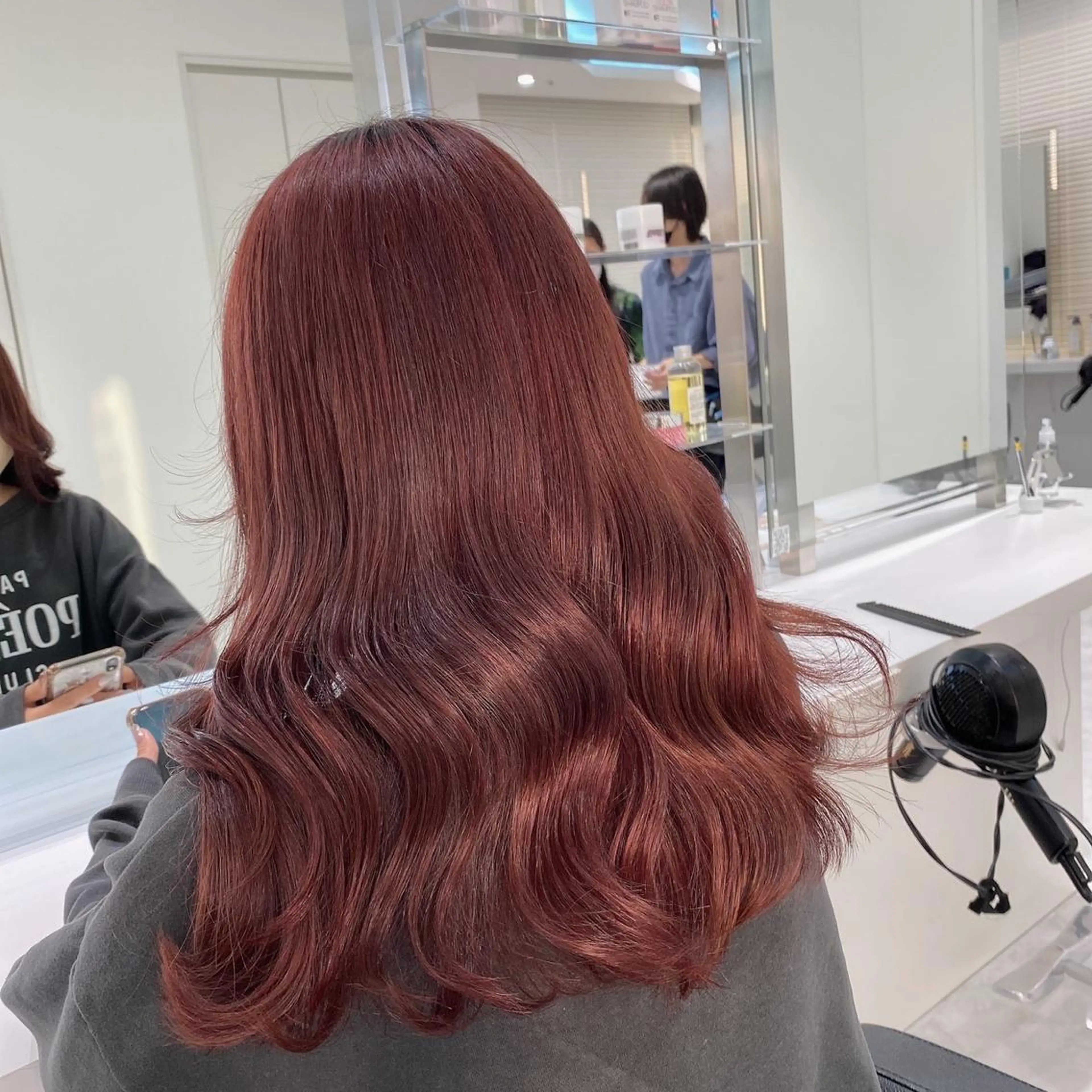 ロング カラー オレンジ オレンジピンク ピンクカラー ブリーチなし🩶 グレージュのヘアスタイル