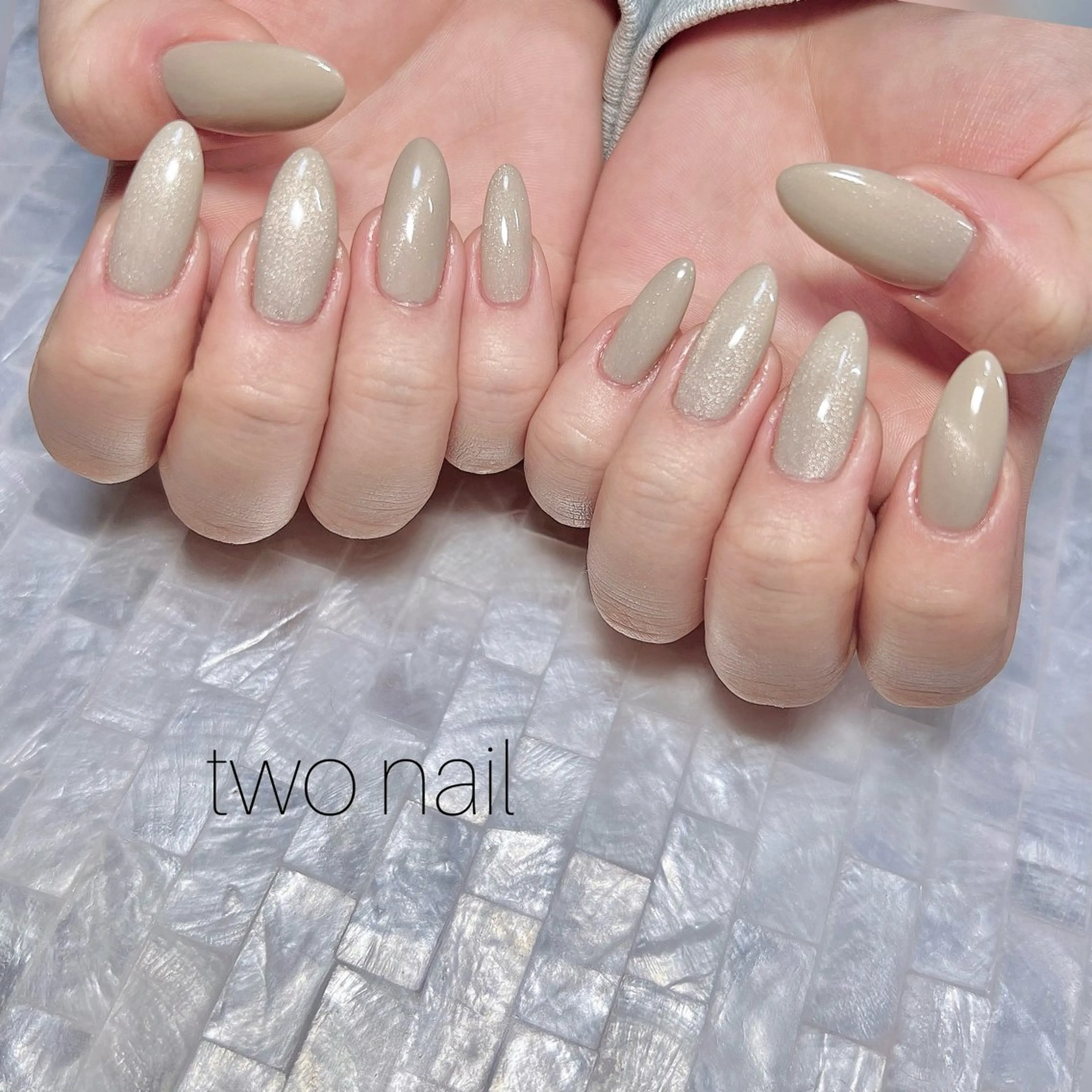 ネイル キラキラネイル マグネットネイル ネイルチップ ホワイト ハンドネイル two nailのネイルデザイン