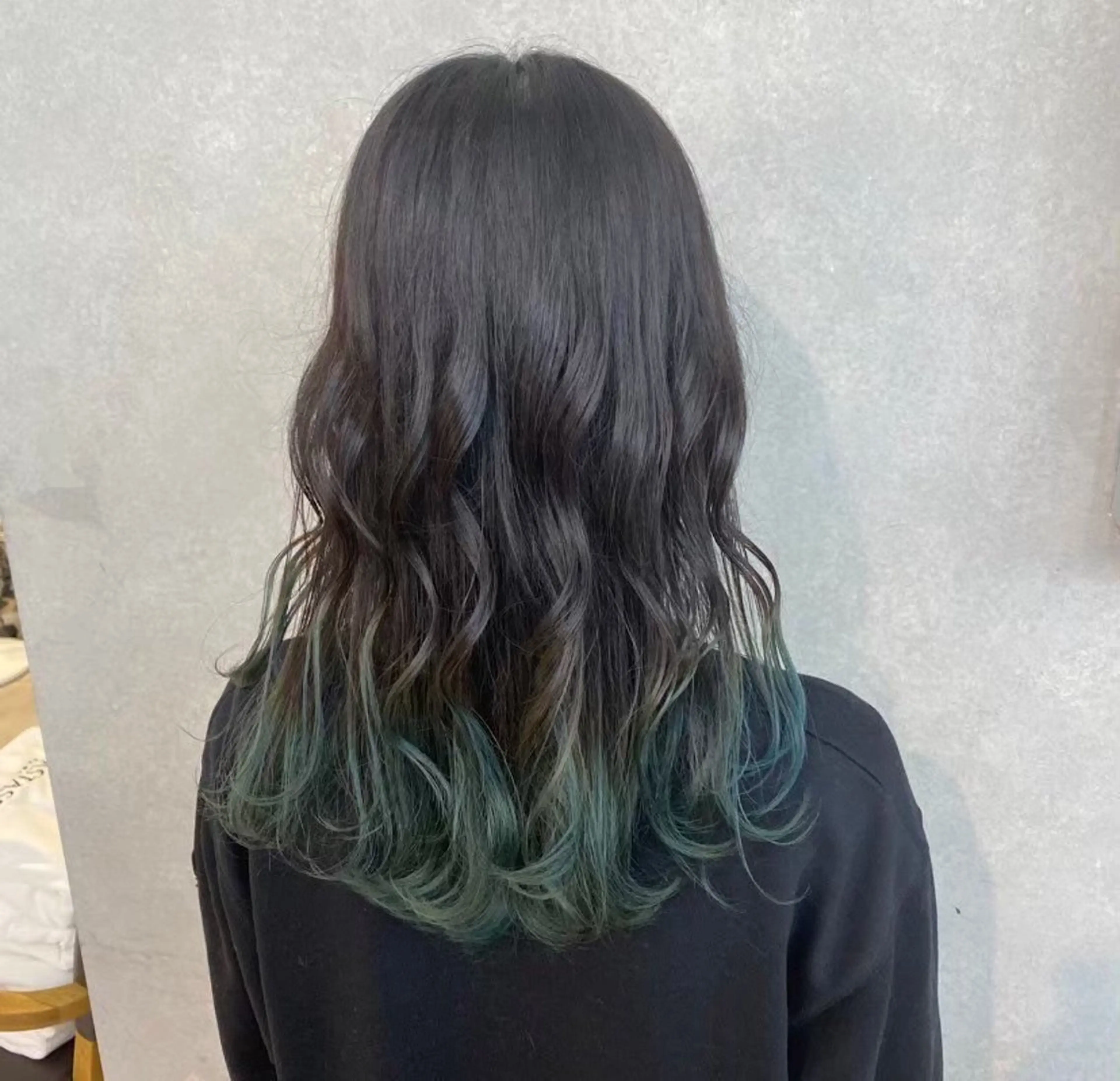 ミディアム カラー フェザー/シャドウ/ 酸性ストレートのヘアスタイル