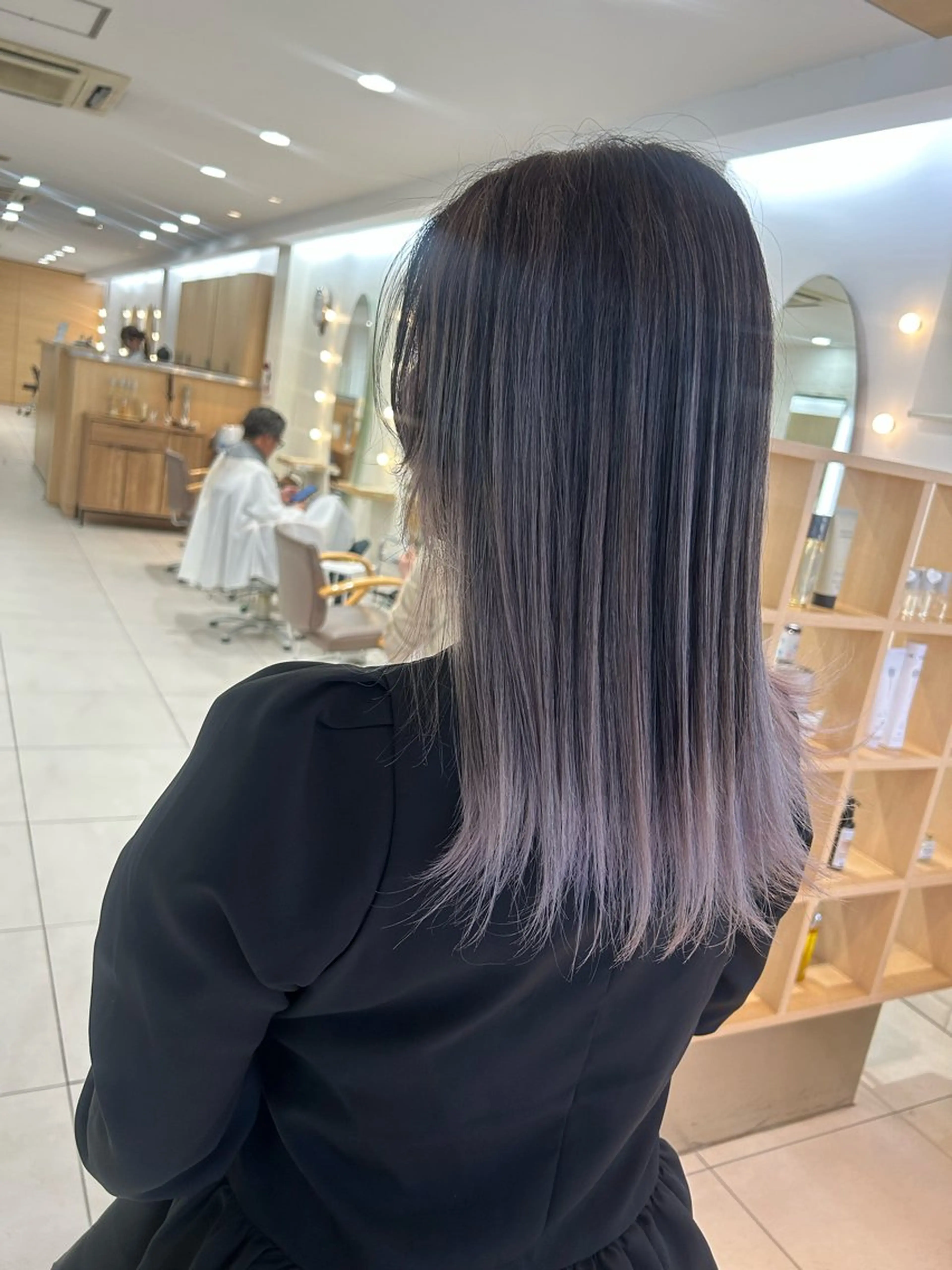 セミロング レイヤーカット ヘアカラー 🍀透明感抜群🍀/ ハイトーンカラーのヘアスタイル