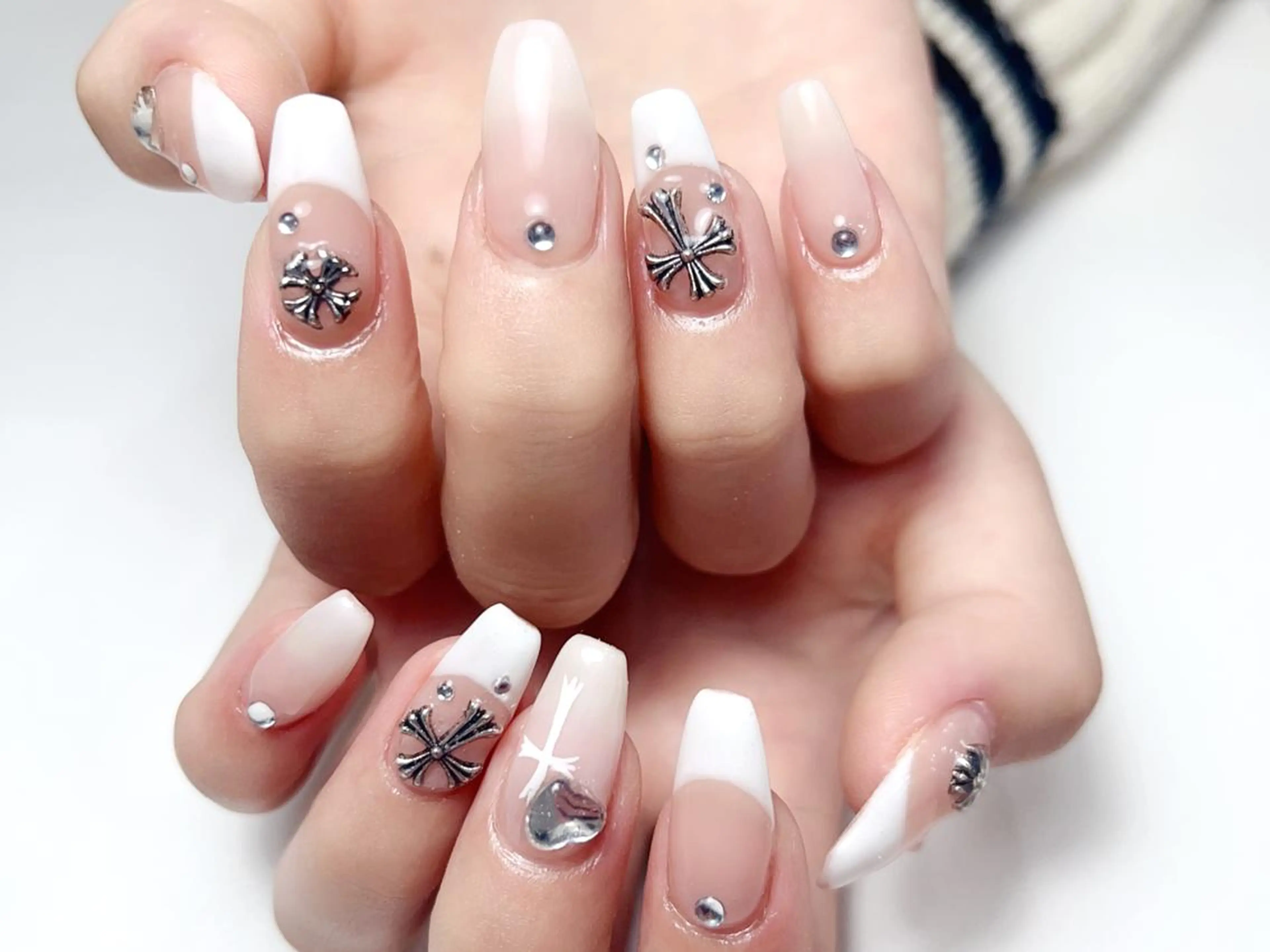 ネイル Elegant beautyルイのネイルデザイン