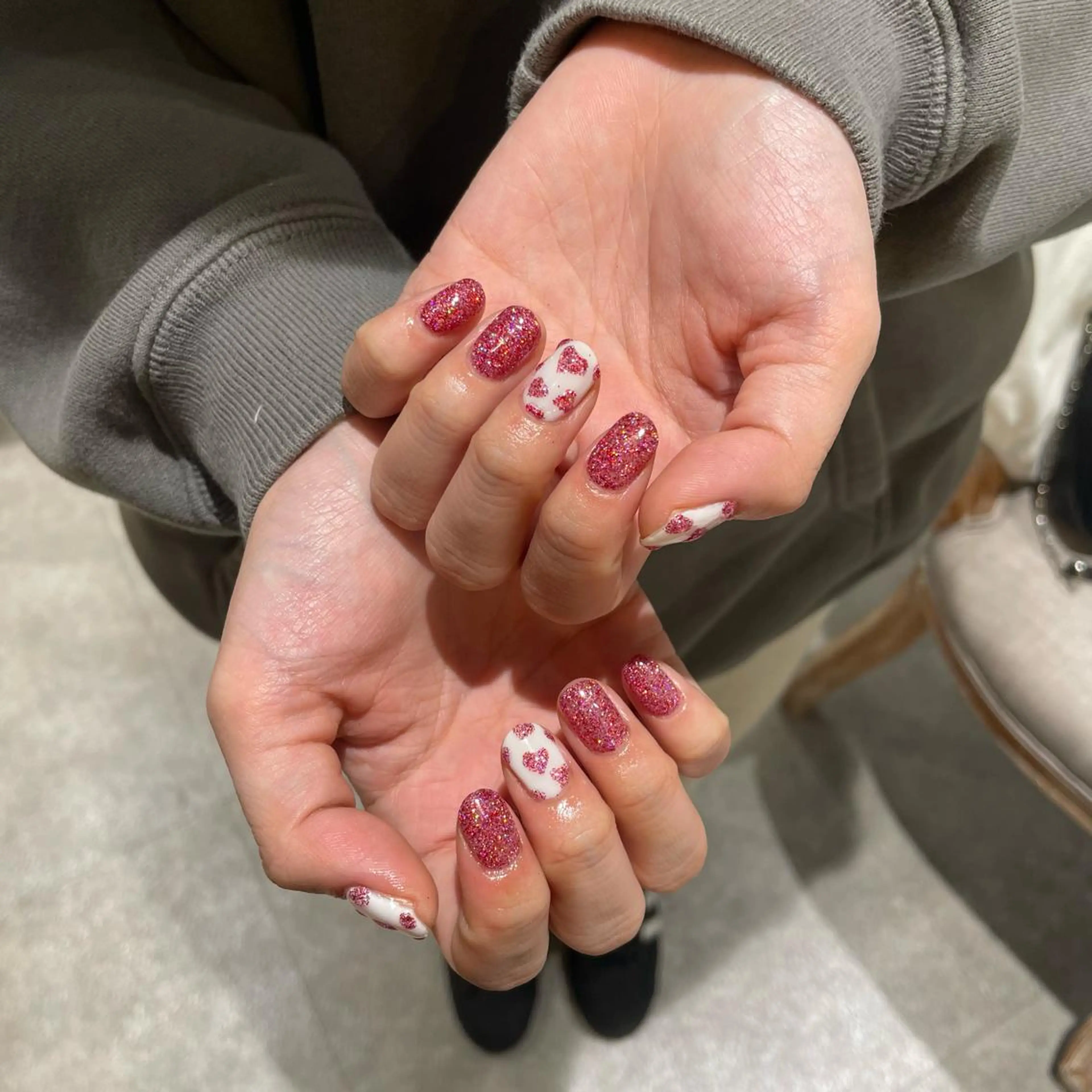 ネイル ハート ラメ(グリッター) ハンドネイル ハイトーン🦄ネイル 💞のぶちのネイルデザイン