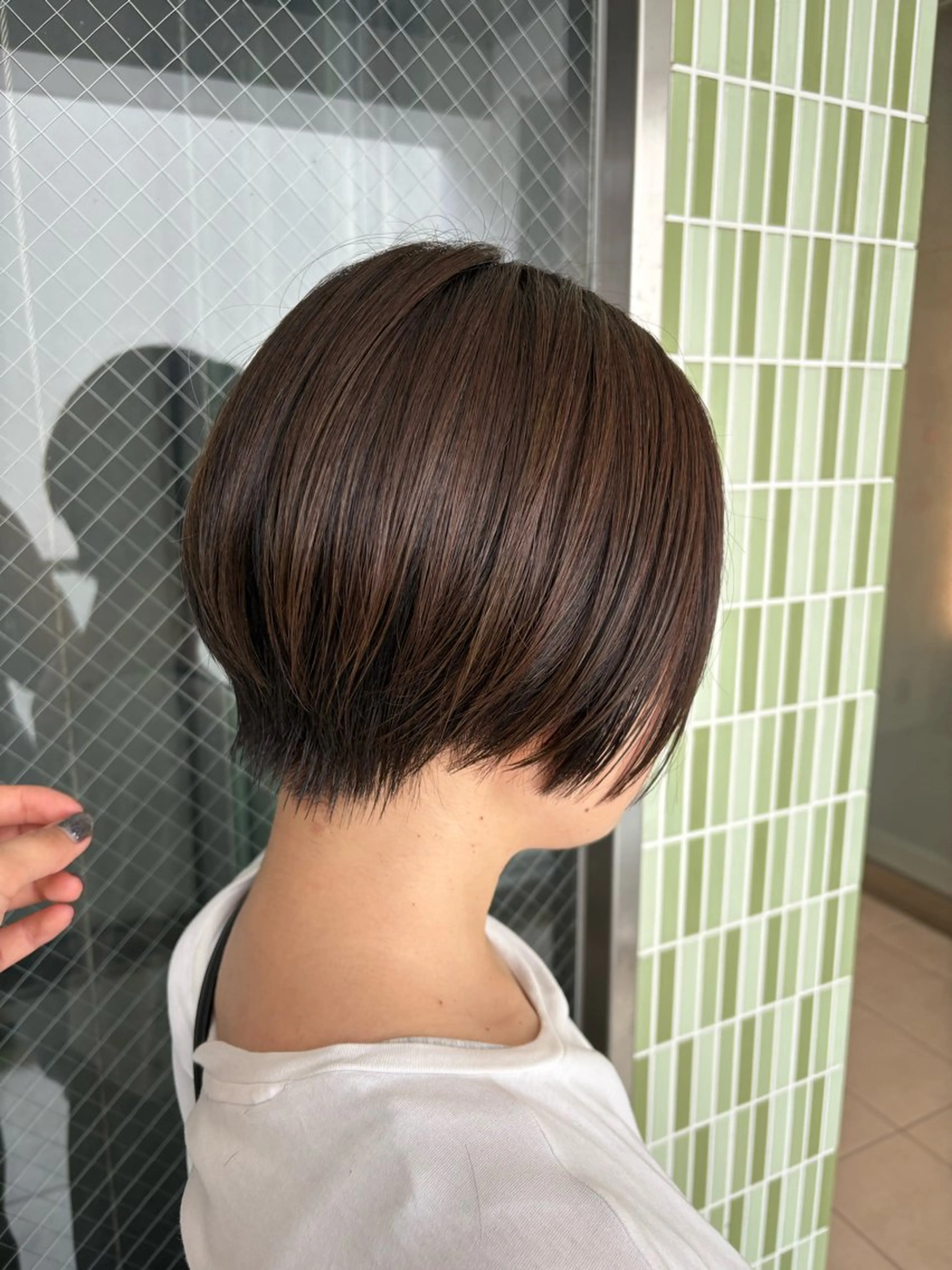 ショート .AIRI🌼 暖色/ぱつっとぼぶのヘアスタイル