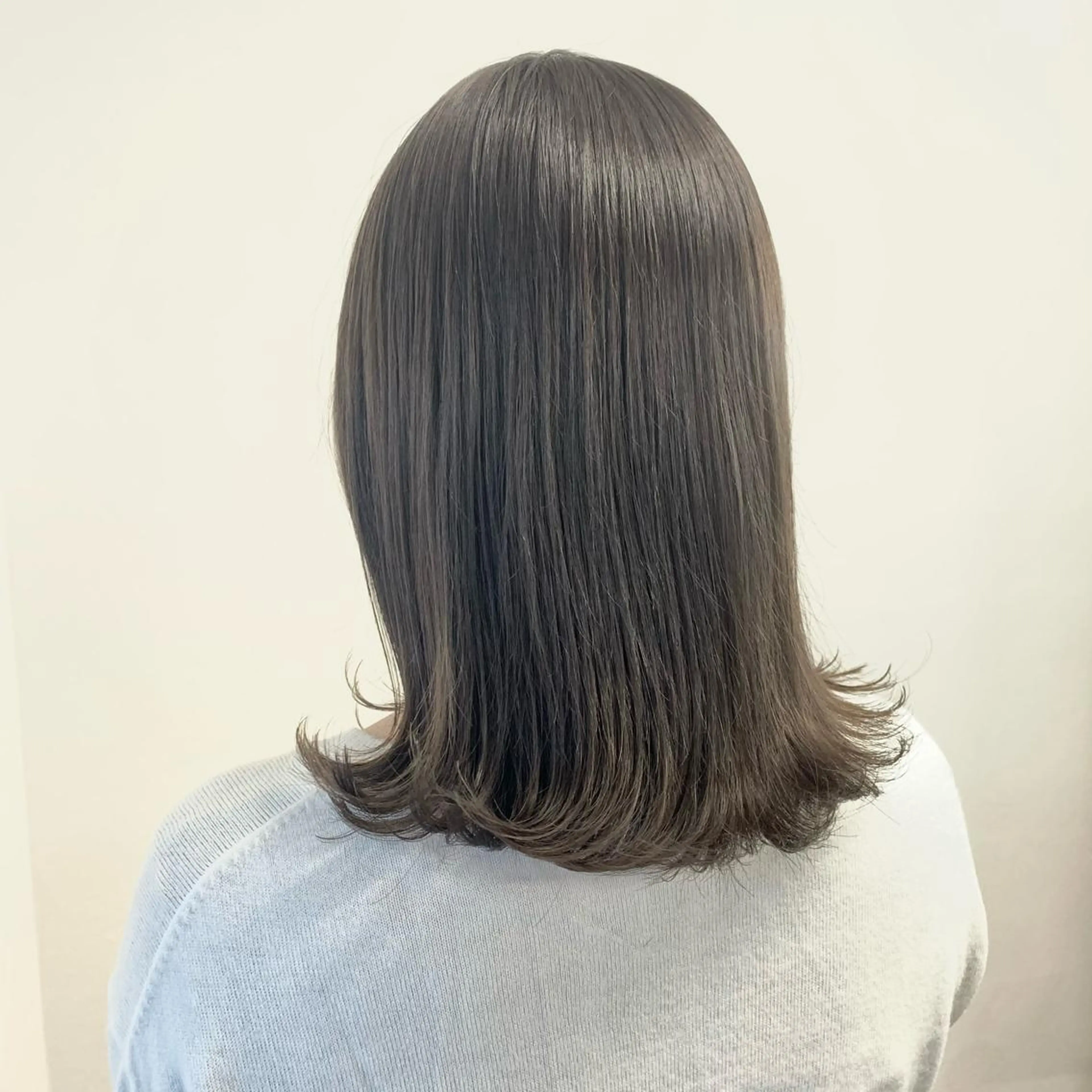 ミディアム カラー 肌に馴染む暗髪 梅田・増田のヘアスタイル