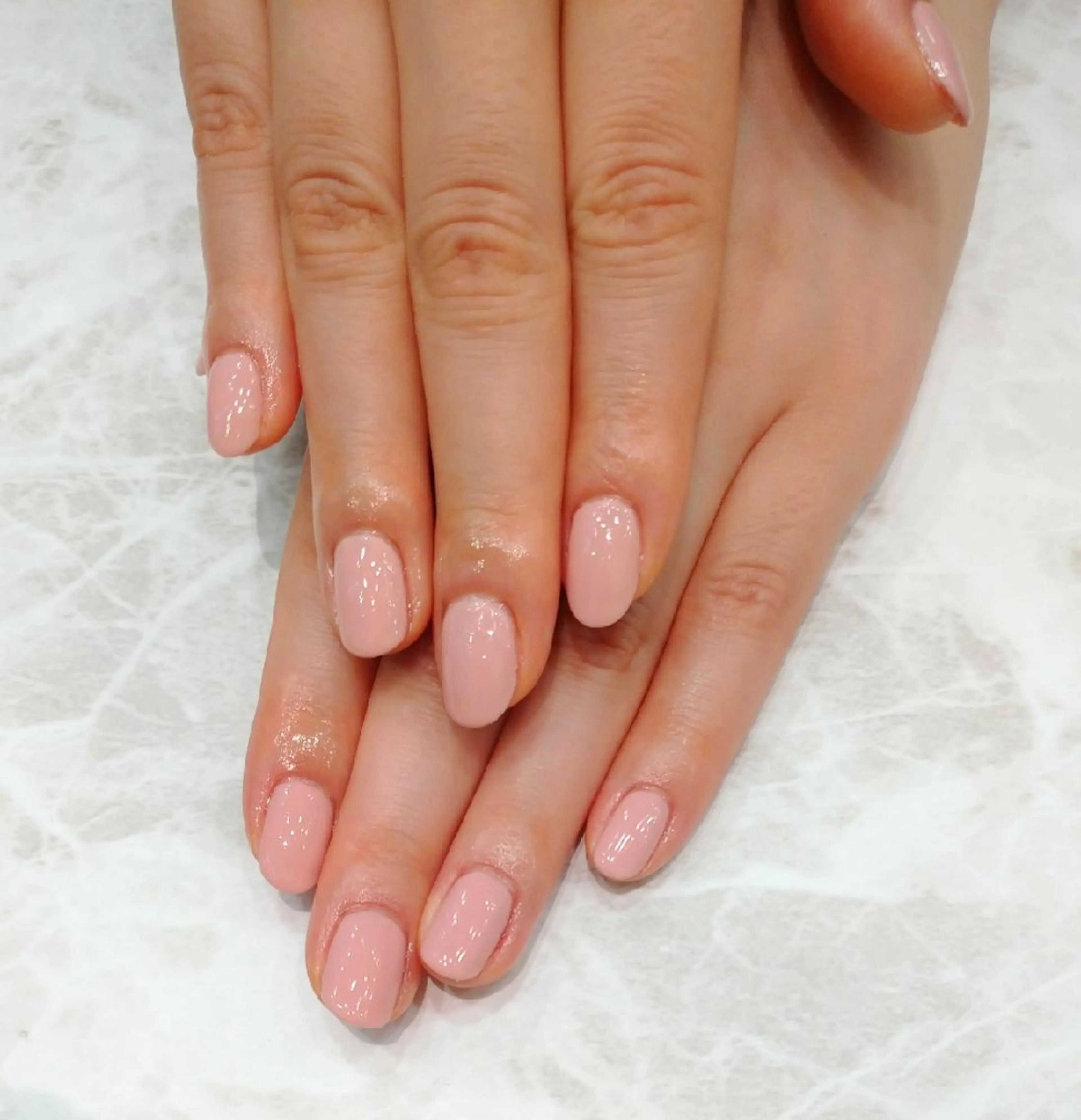 ネイル ジェルネイル オフィスネイル ワンカラーネイル パラジェル ピンク ハンドネイル 會田 瑠衣のネイルデザイン