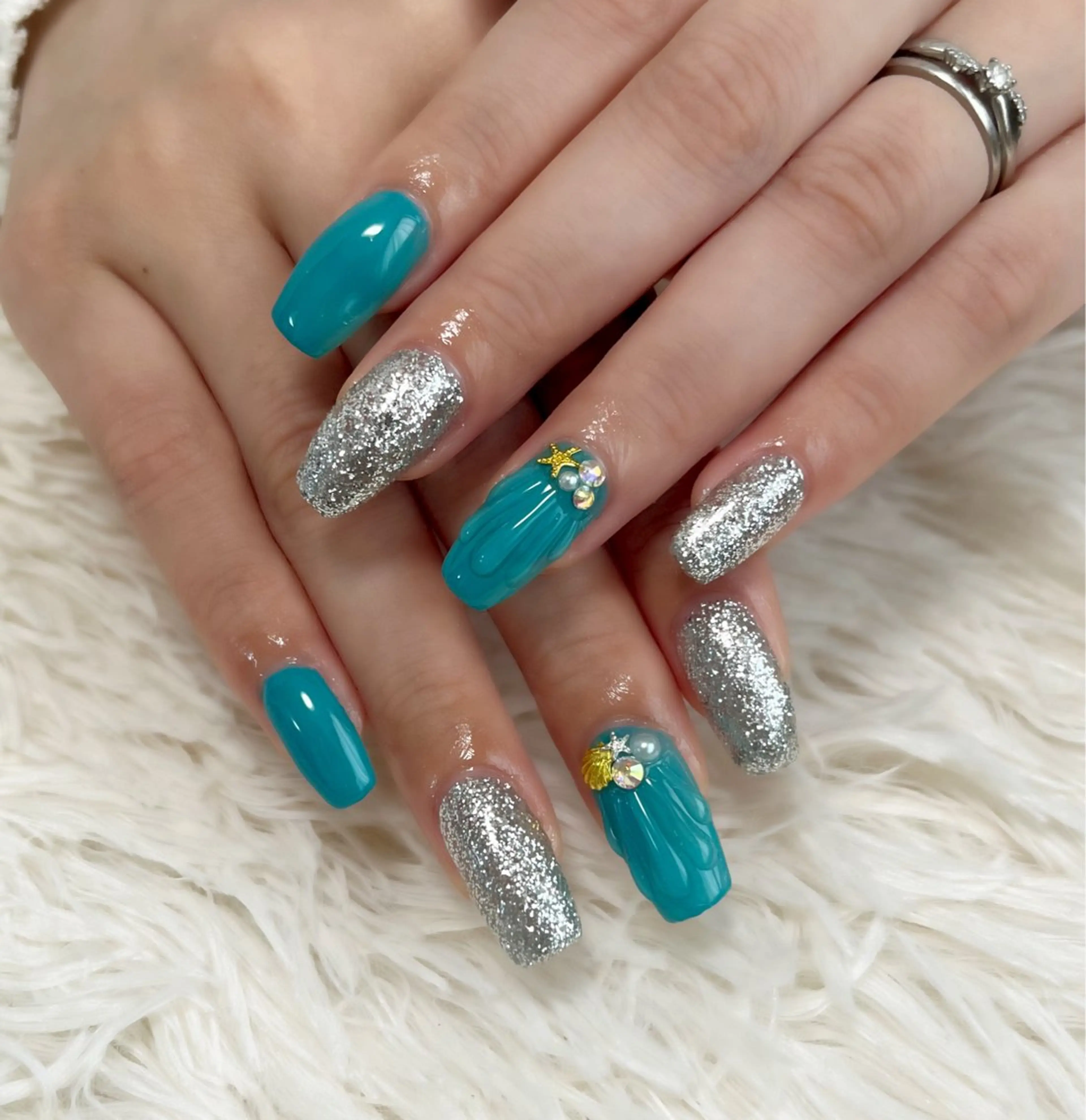 ネイル キラキラネイル ロングネイル 夏ネイル 島田 亜紀のネイルデザイン