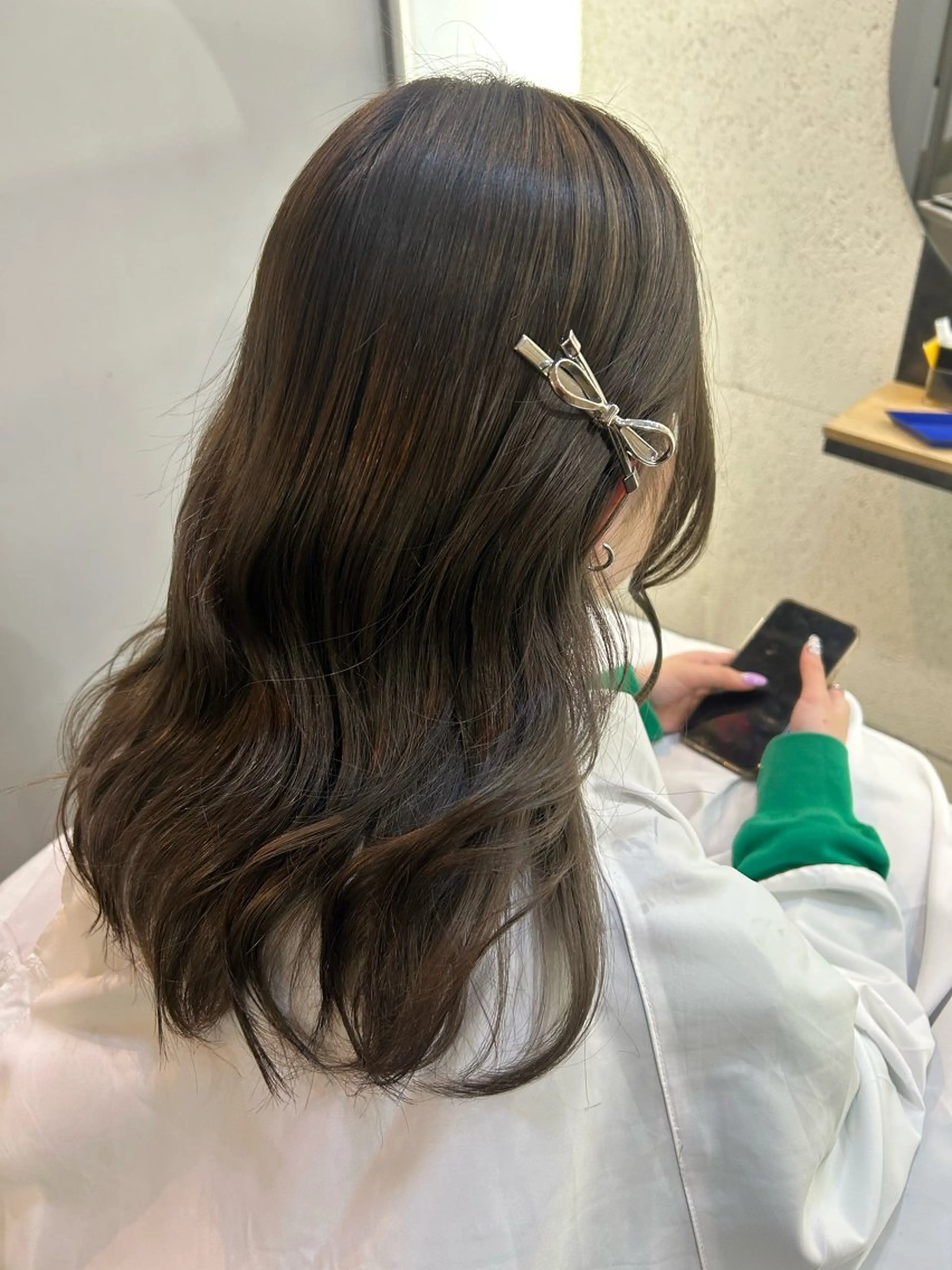 カラー アッシュ アッシュグレー アッシュグレージュ ブリーチ 透明感カラー にかいどうさよ /札幌美容師のヘアスタイル