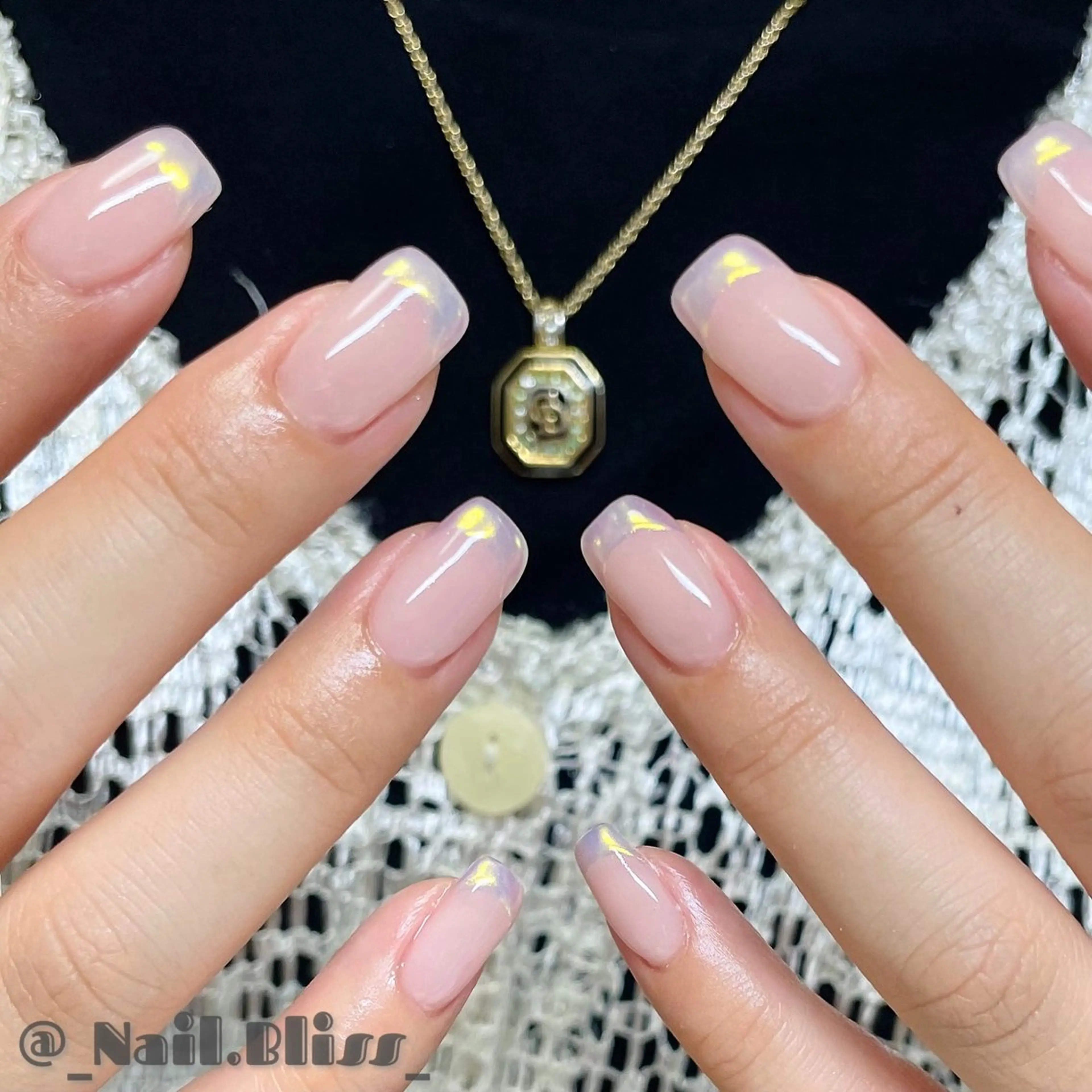 ネイル オーロラネイル フレンチネイル 氷ネイル・うるうるネイル ハンドネイル NAIL BLISSのネイルデザイン