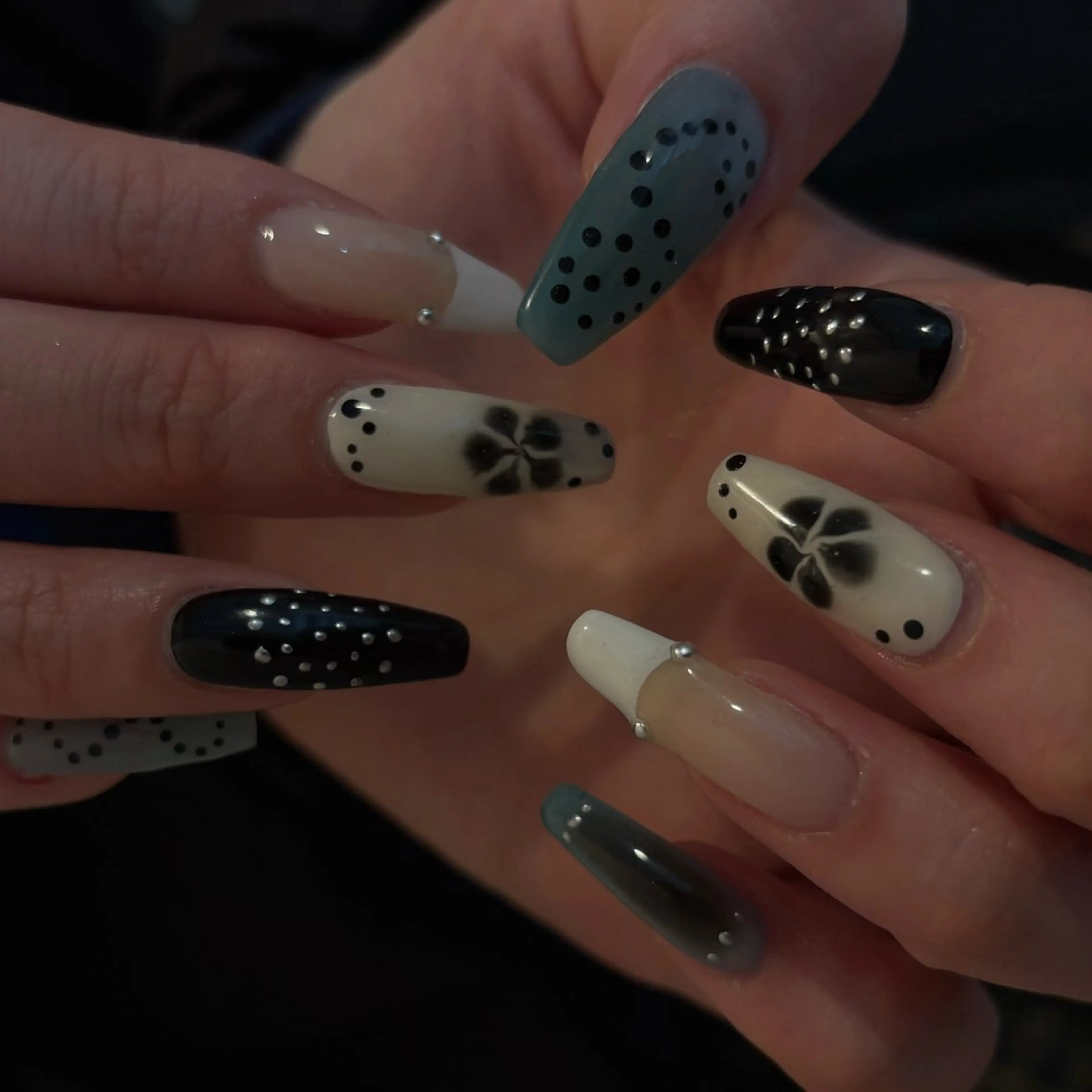ネイル ハンドネイル フットネイル yuri / 個性派nailのネイルデザイン
