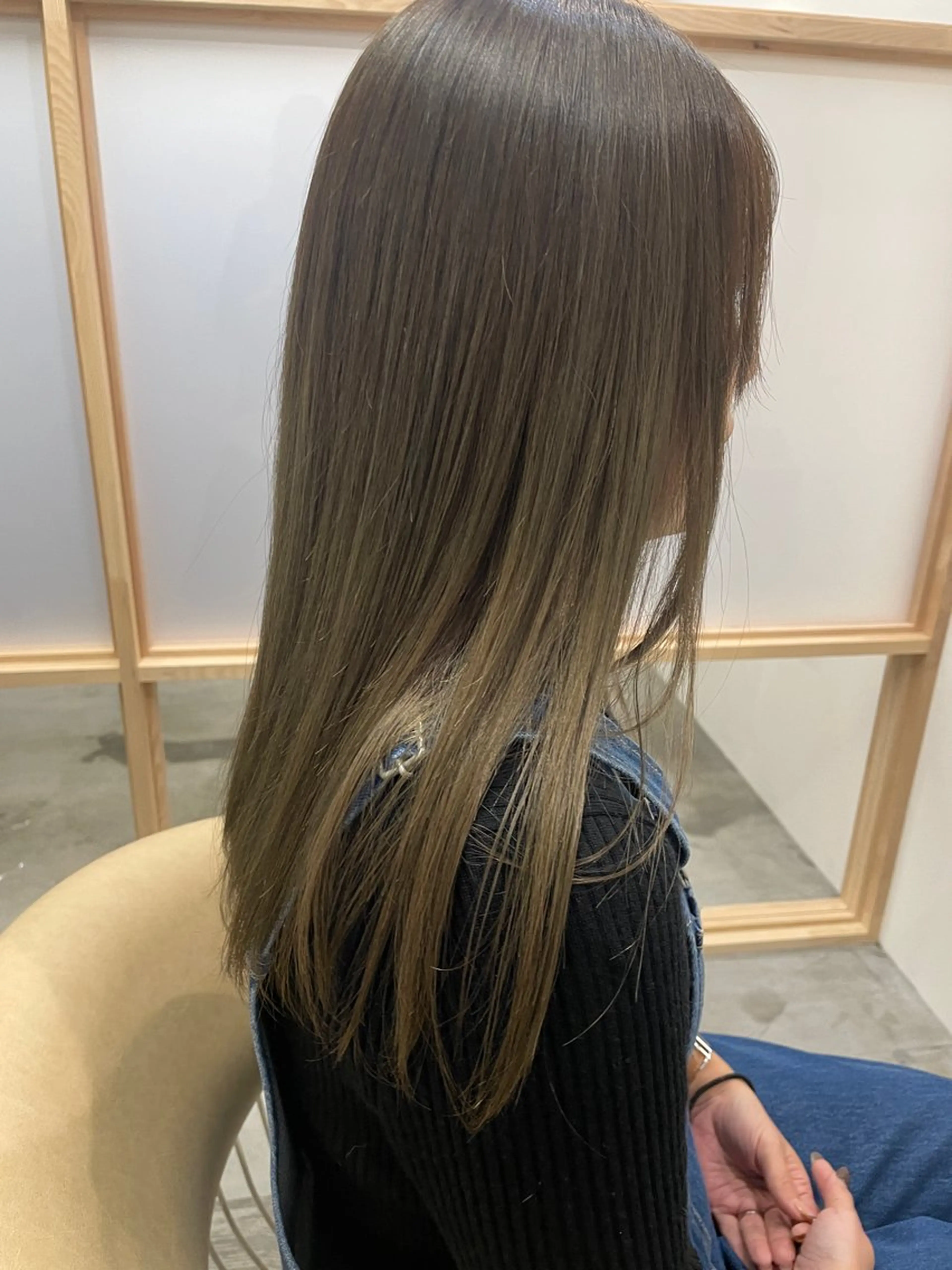 カラー タケウチ サトミのヘアスタイル