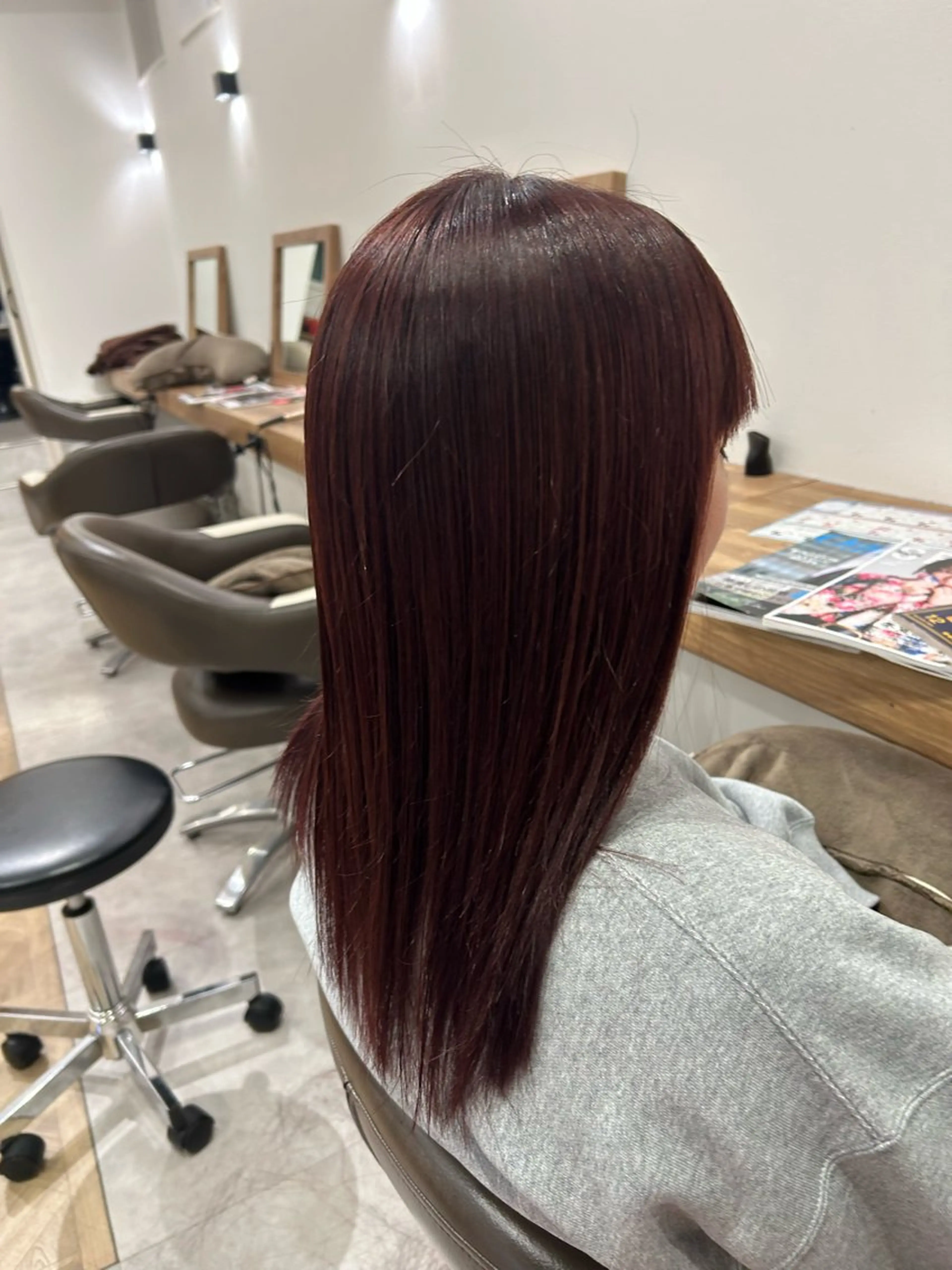 セミロング カラー 山越 美裕樹のヘアスタイル