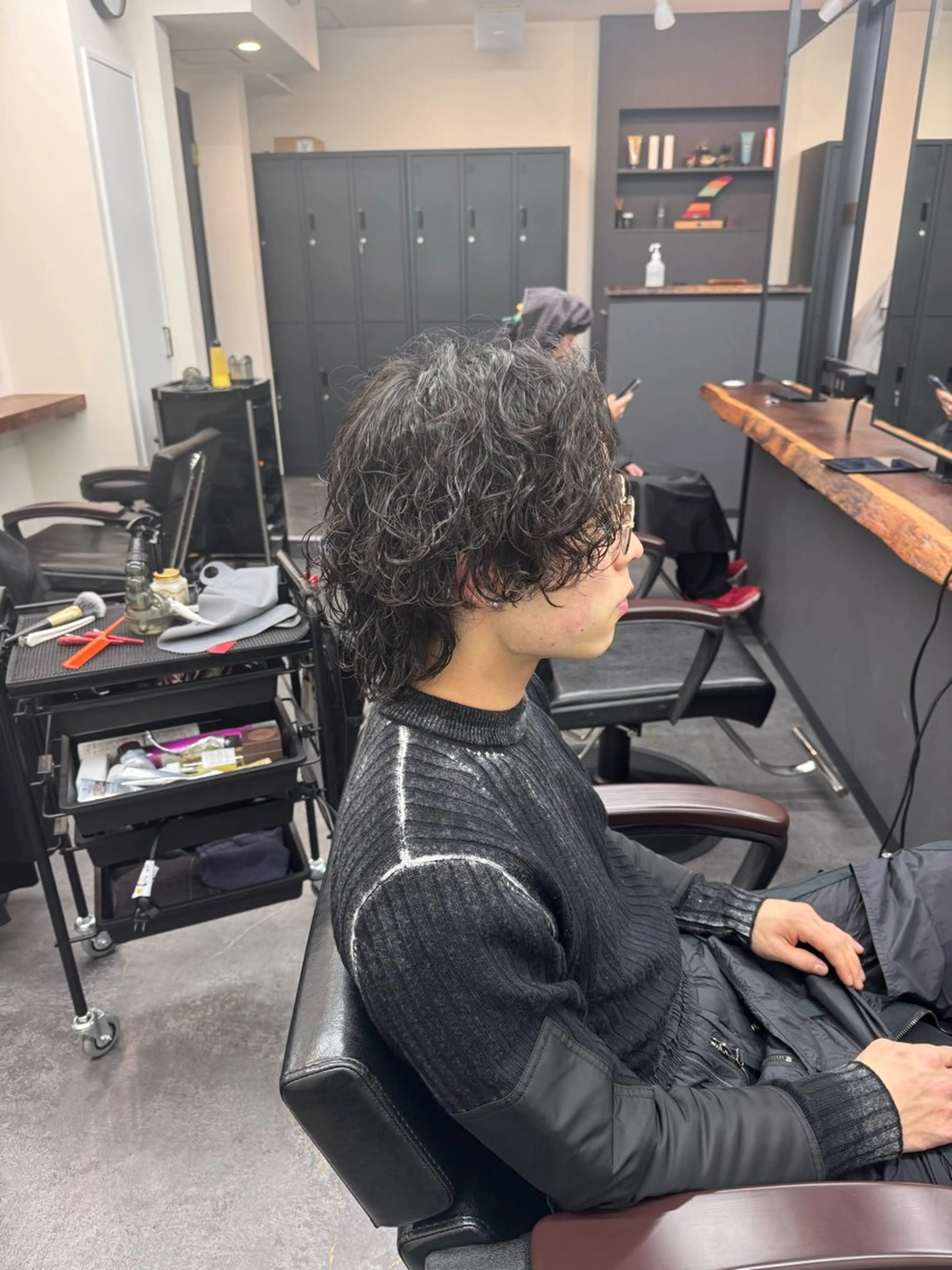 ミディアム パーマ メンズ 波巻きパーマ メンズウルフカット ウルフカット 柏メンズカットパーマ NO.1タイチのヘアスタイル