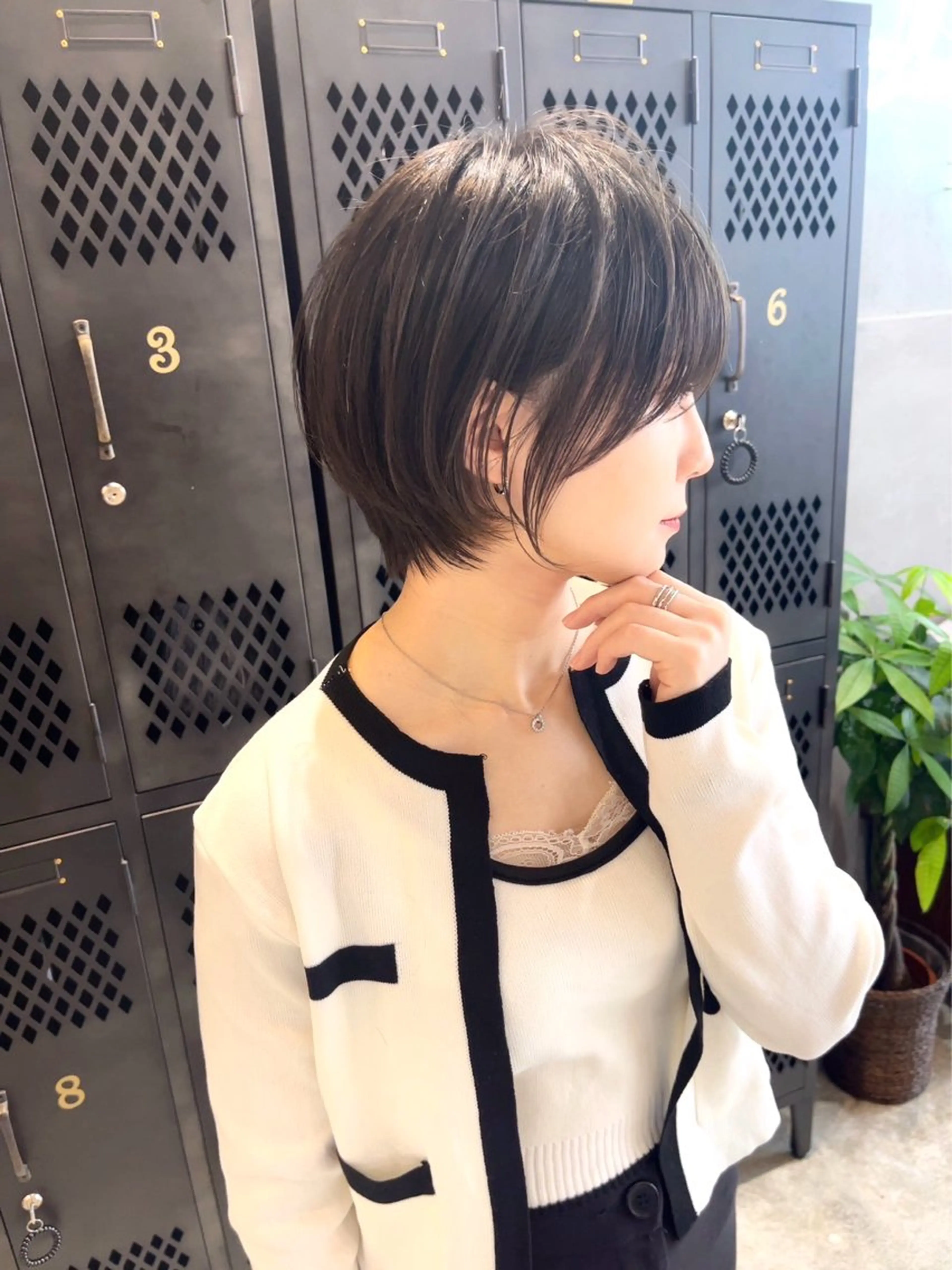 ショート ショートボブ 韓国風カラー ボブ くびれヘア エギョモリ ボブ/顔周りカット /縮毛矯正/鈴木隆太のヘアスタイル