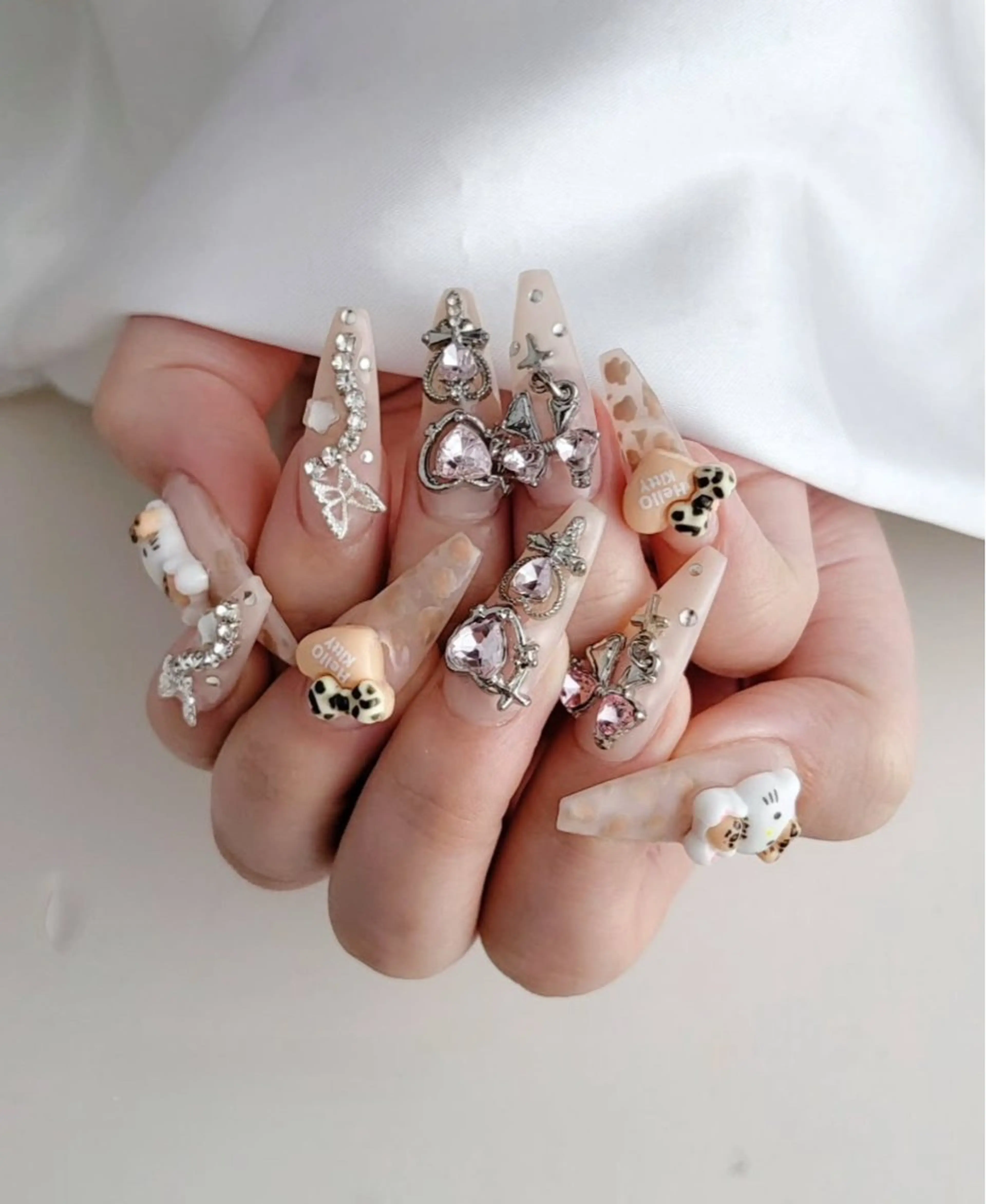 ネイル フラッシュネイル フレンチネイル グラデーション キラキラネイル 韓国ネイル ハンドネイル Lina nail所属・Lunaa 池袋のネイルデザイン