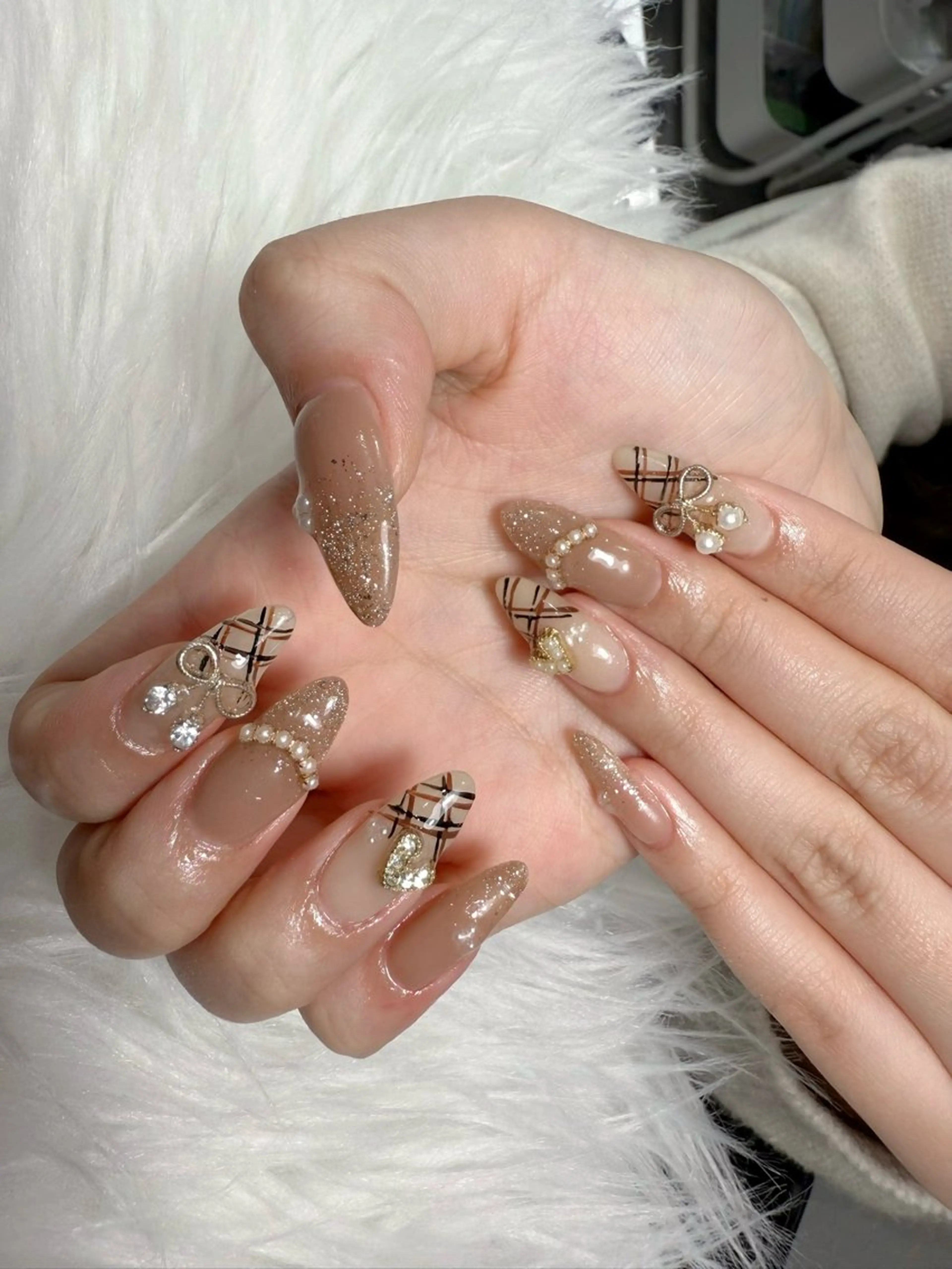 ネイル ハンドネイル 🌈 Laule'aのネイルデザイン