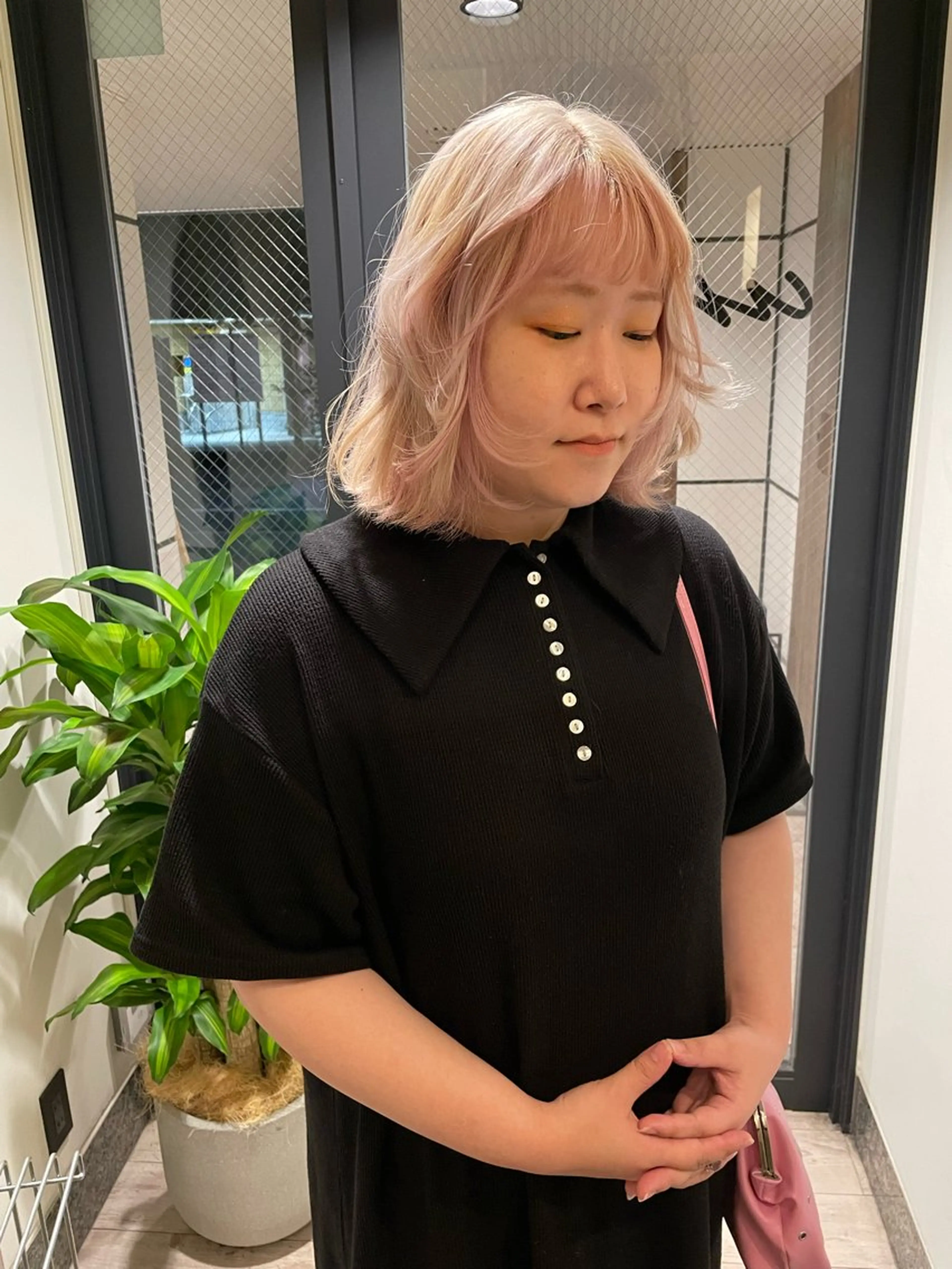 ミディアム カラー ブロンド ピンクカラー ヘアカラー 渋谷 留菜のヘアスタイル