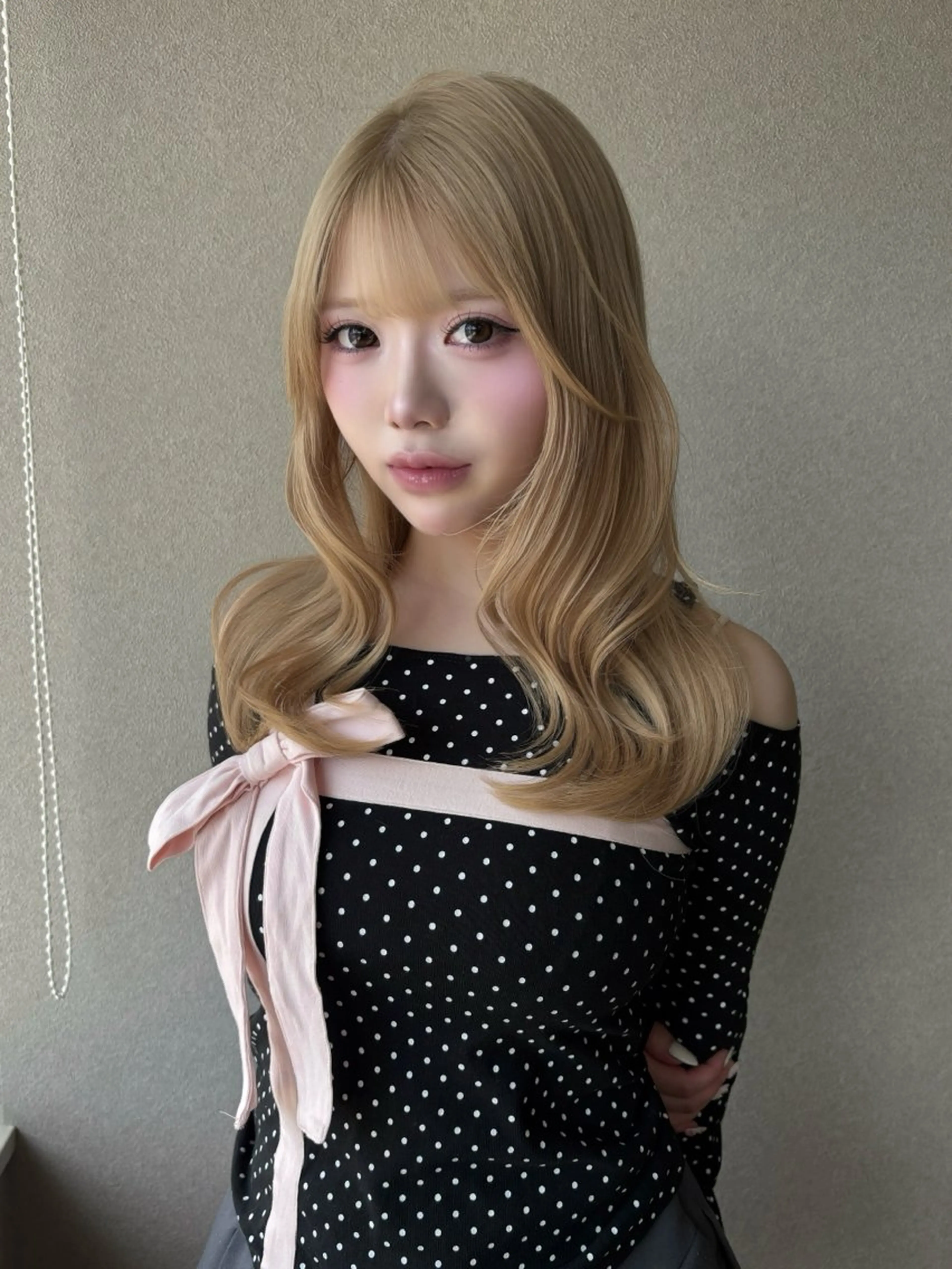 カラー ベージュカラー ブリーチ ハイトーンカラー ミルクティーベージュ ヘアカラー 家村 茉由のヘアスタイル
