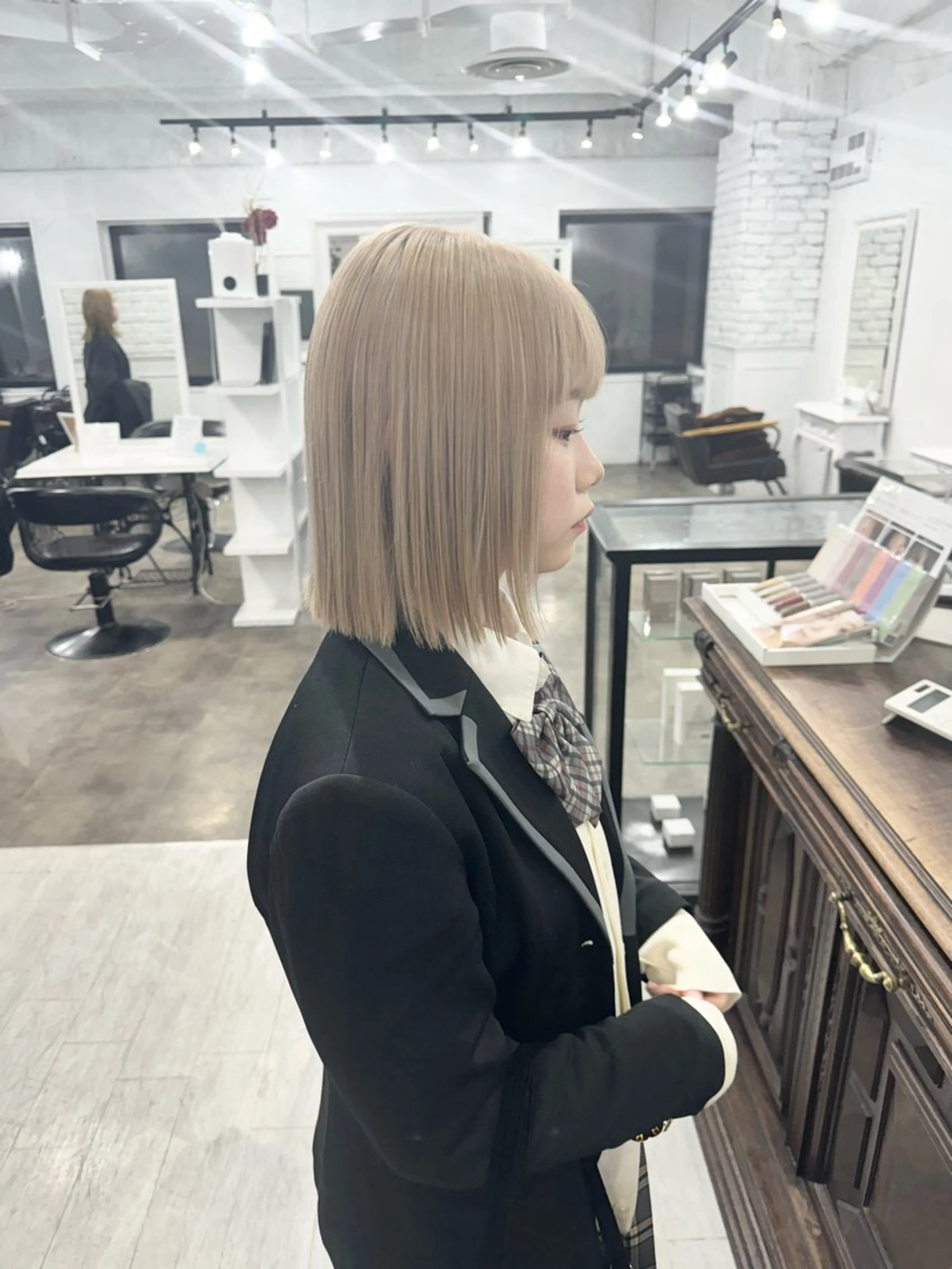 ミディアム カラー バレイヤージュ ミストバング ベージュカラー ブリーチ 抜きっぱなしブロンド 札幌ブリーチカラー/ ダブルカラー/ドイのヘアスタイル