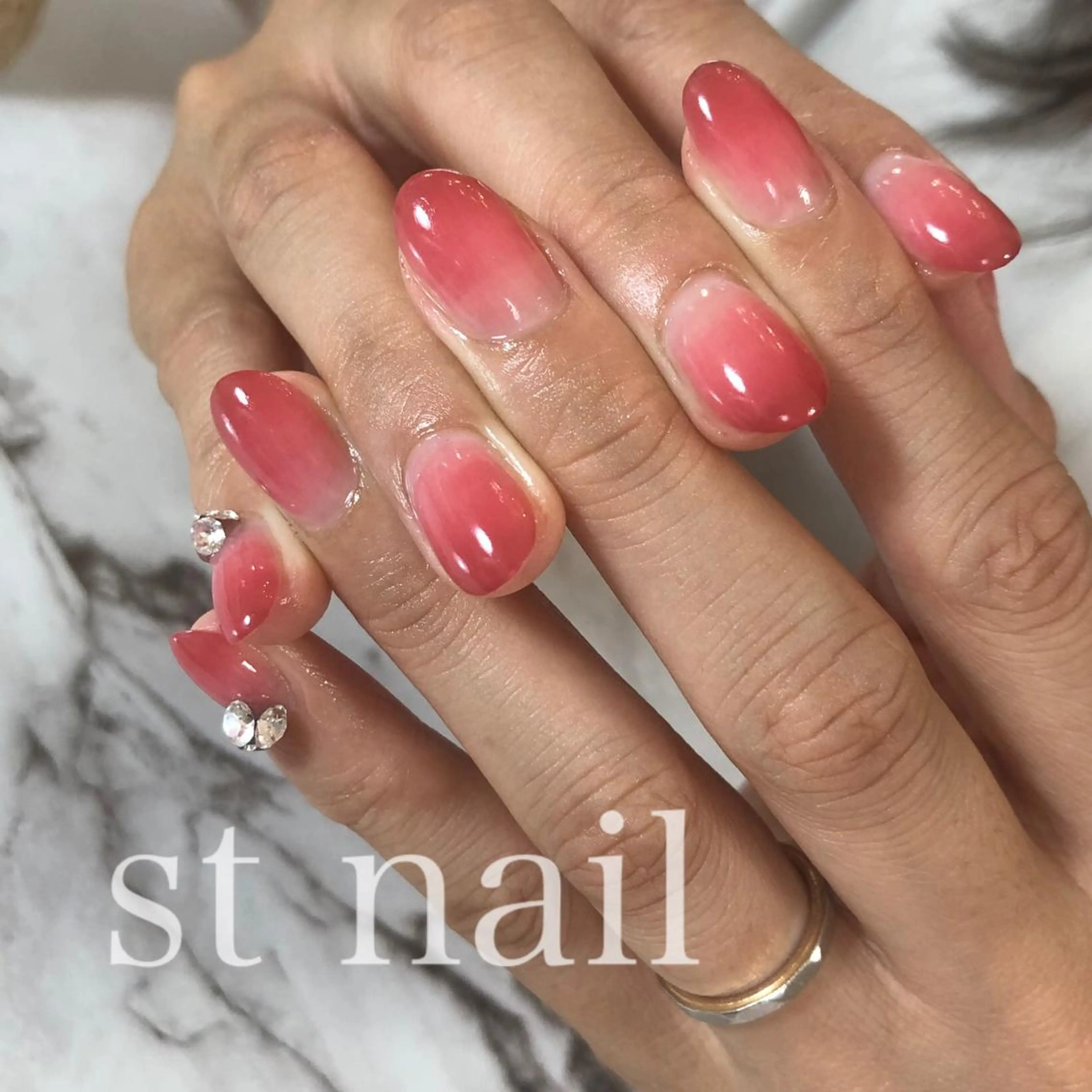 ネイル グリーン オフィスネイル シンプルネイル ストーンネイル st nailのネイルデザイン
