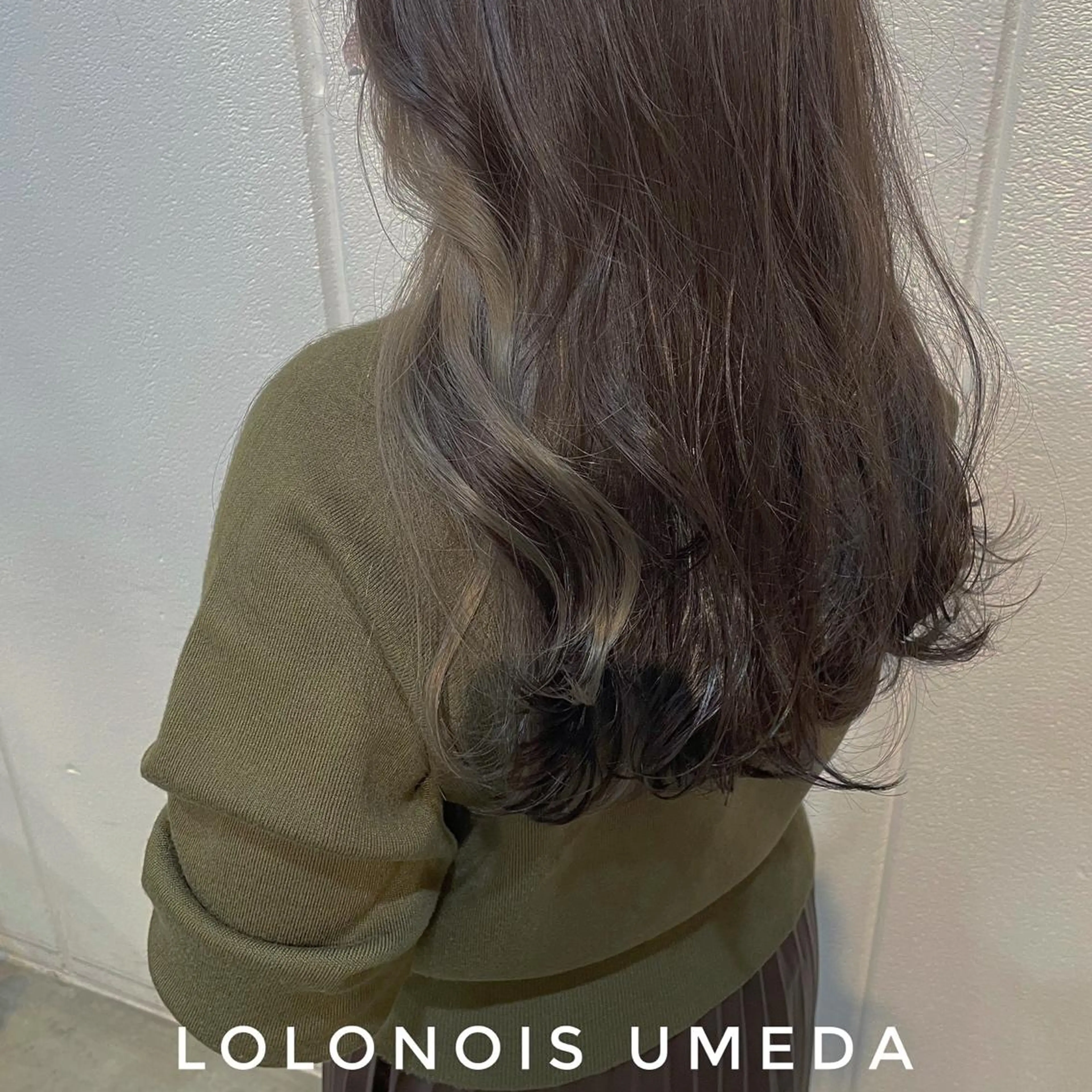 ロング カラー グレージュ インナーカラー Lolonois梅田 /Okazaki:)のヘアスタイル