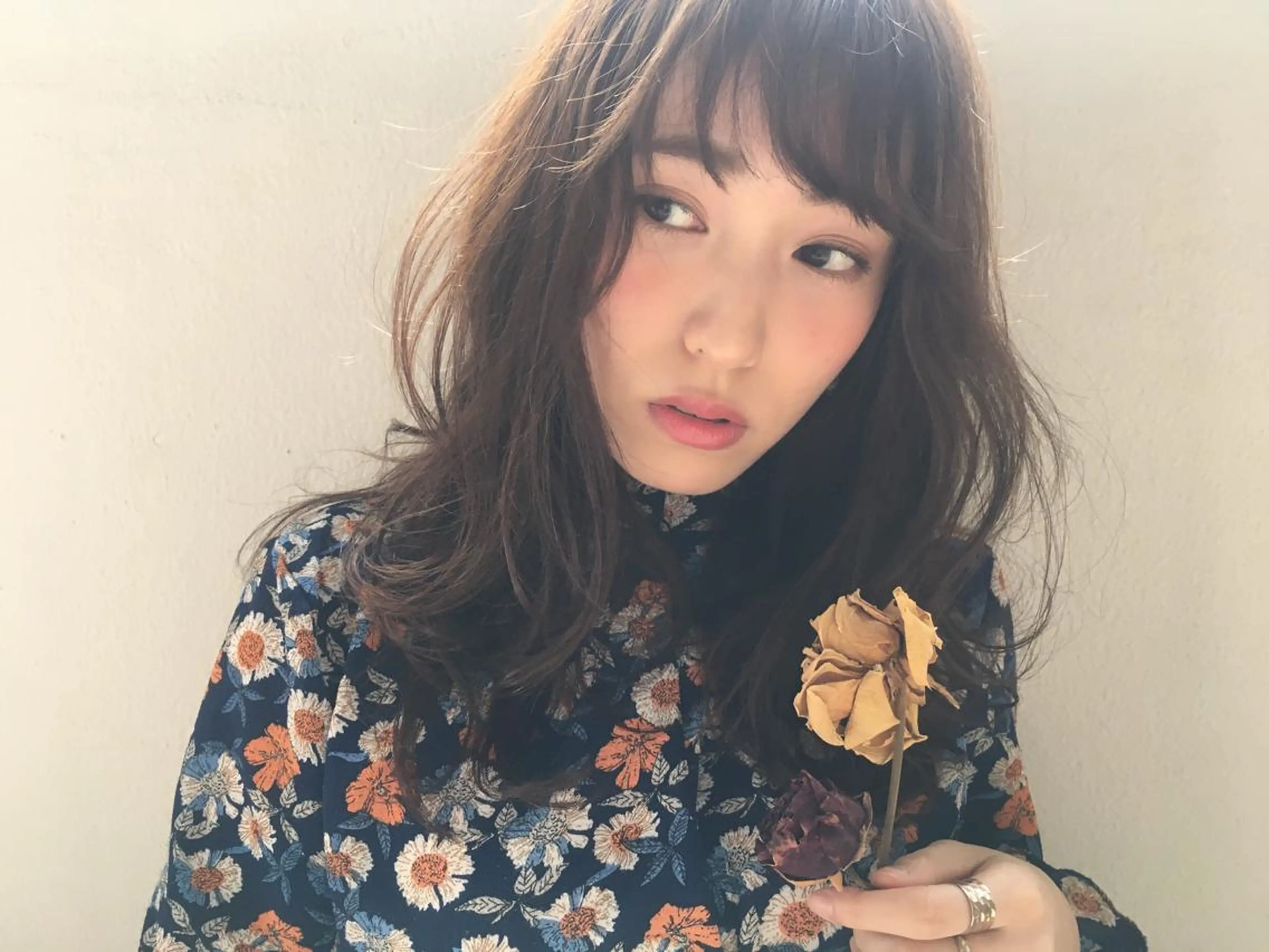 セミロング 鎌倉 彩のヘアスタイル