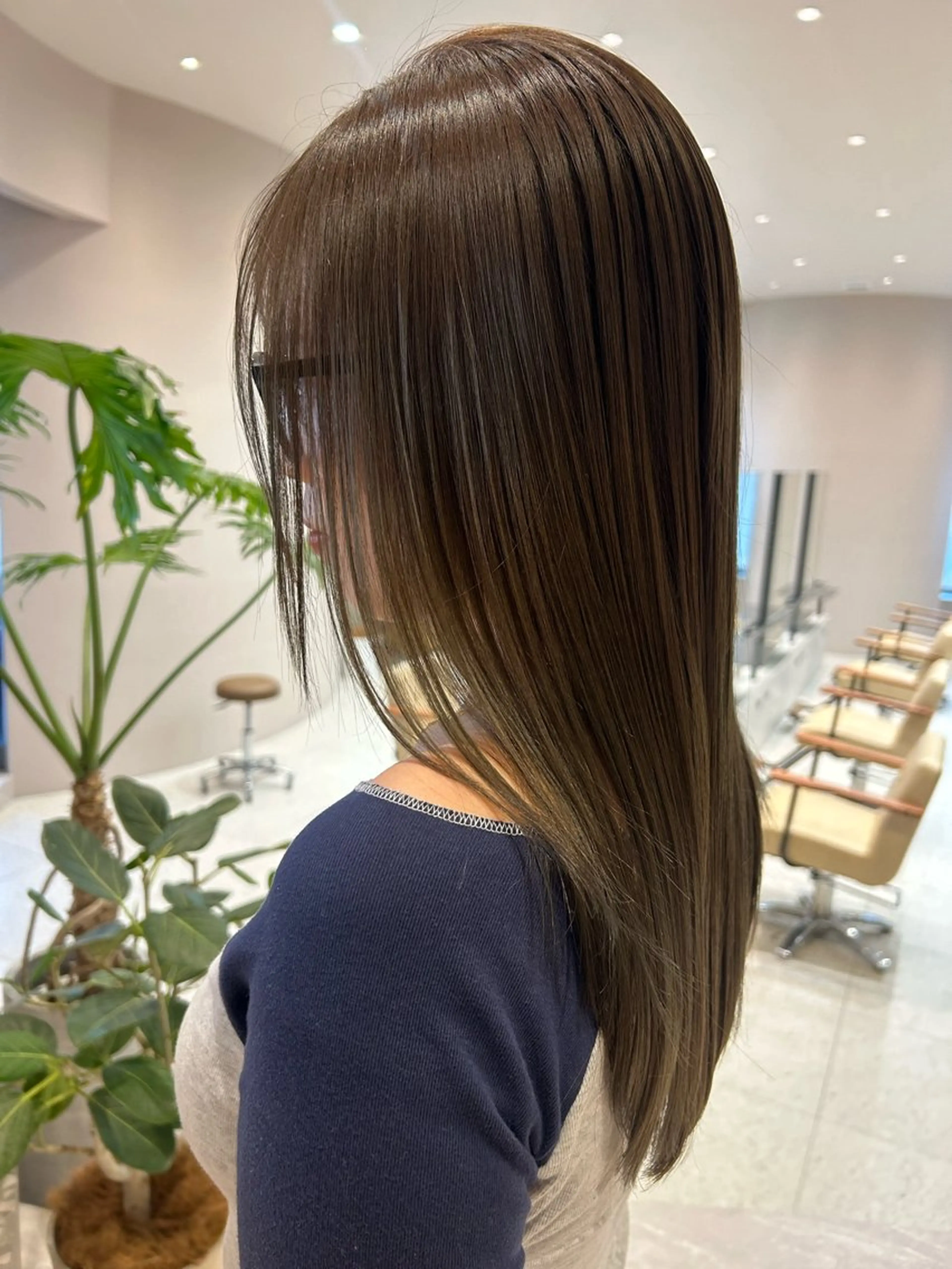 ロング カラー ベージュカラー ブリーチ ブリーチなしカラー オリーブベージュ ヘアカラー トリートメント 浅倉栞 /透明感カラーのヘアスタイル