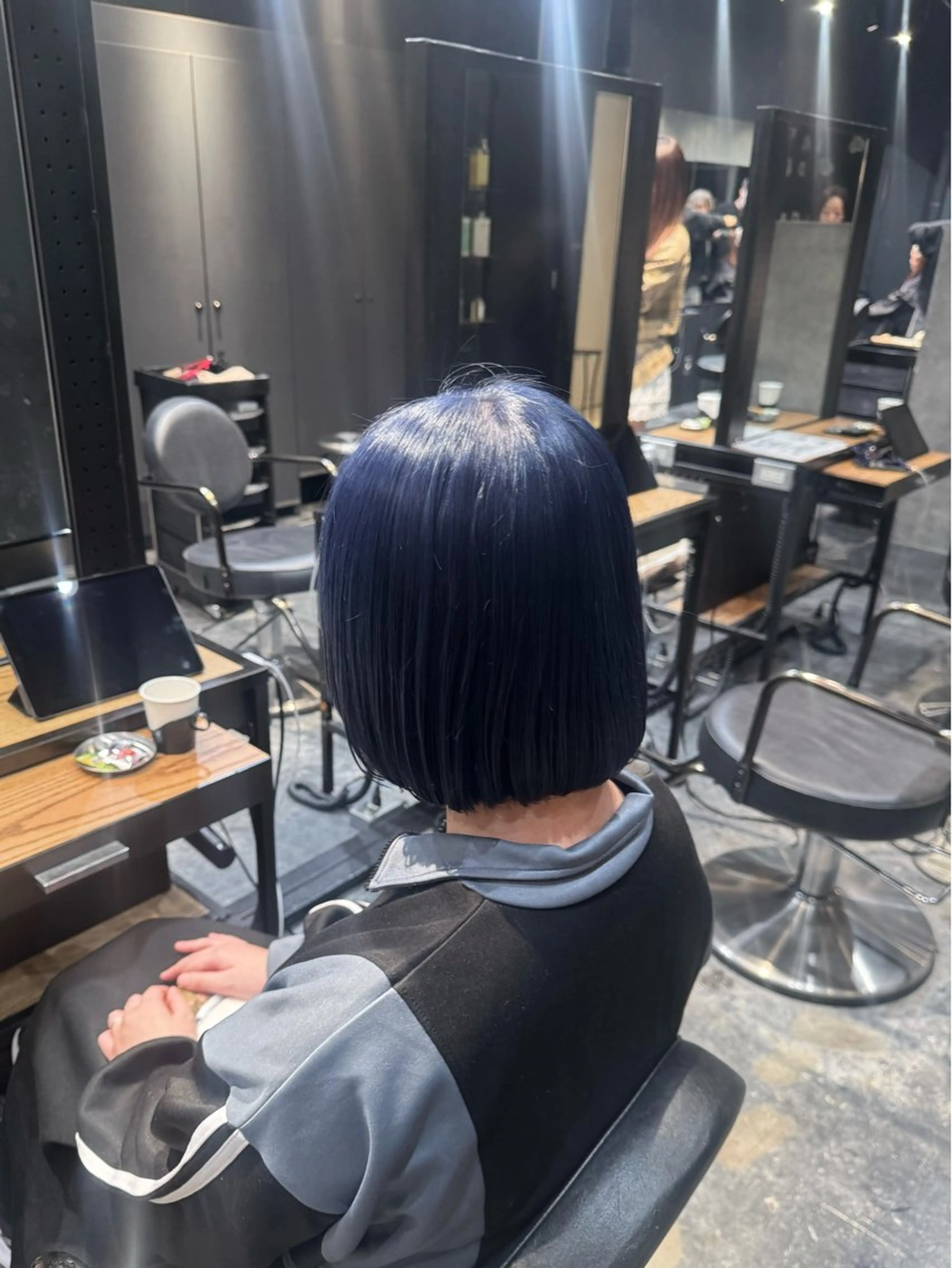 ショート ヘアカラー トリートメント 🦁ブリーチカラー 💎紫音のヘアスタイル