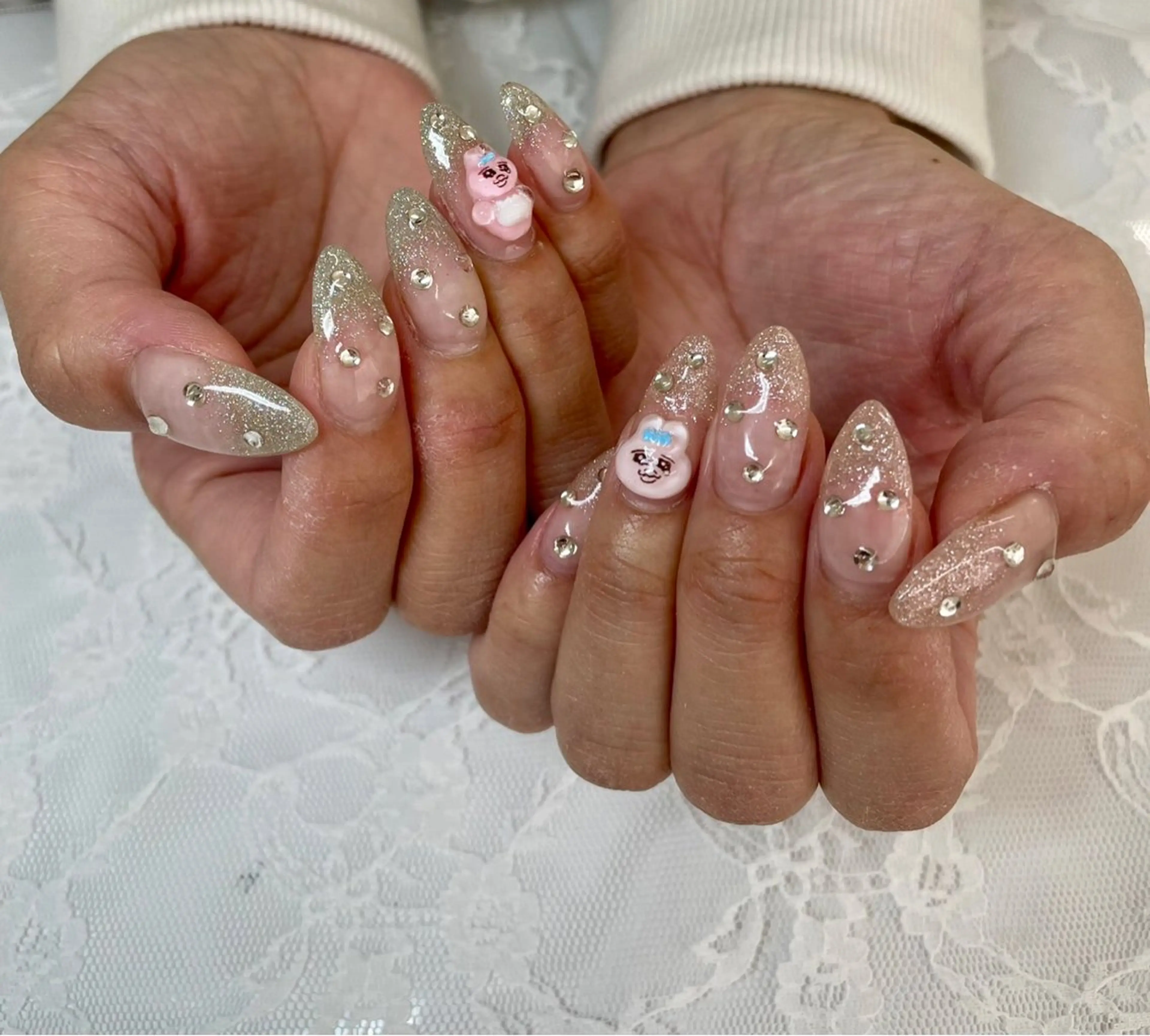 ネイル グラデーション ラメ(グリッター) ラメグラデーション ストーンネイル ワンホンネイル ハンドネイル ハンドケア Epokku ネイルサロンのネイルデザイン