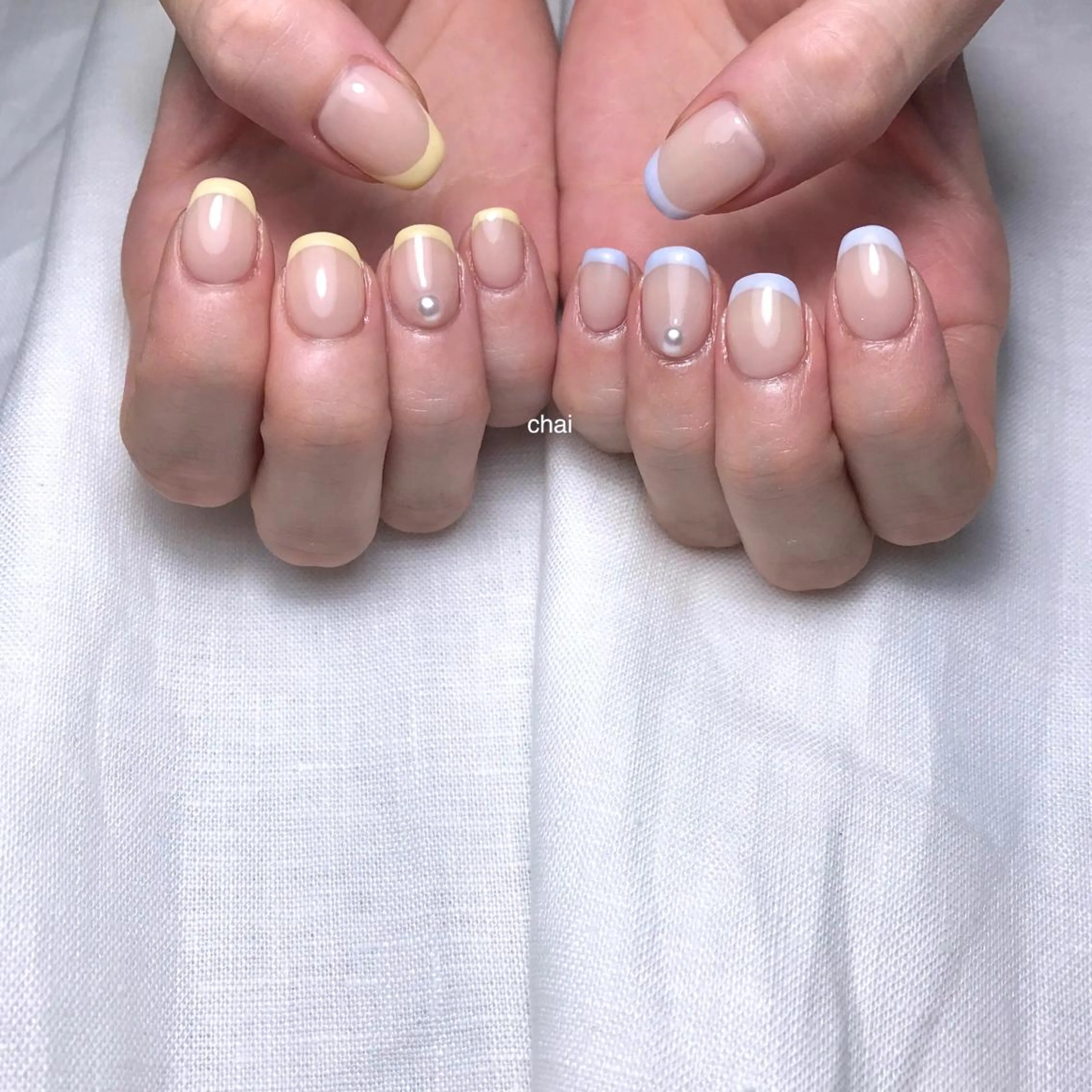 ネイル フレンチネイル ストーンネイル ハンドネイル 💅chainail _aiのネイルデザイン