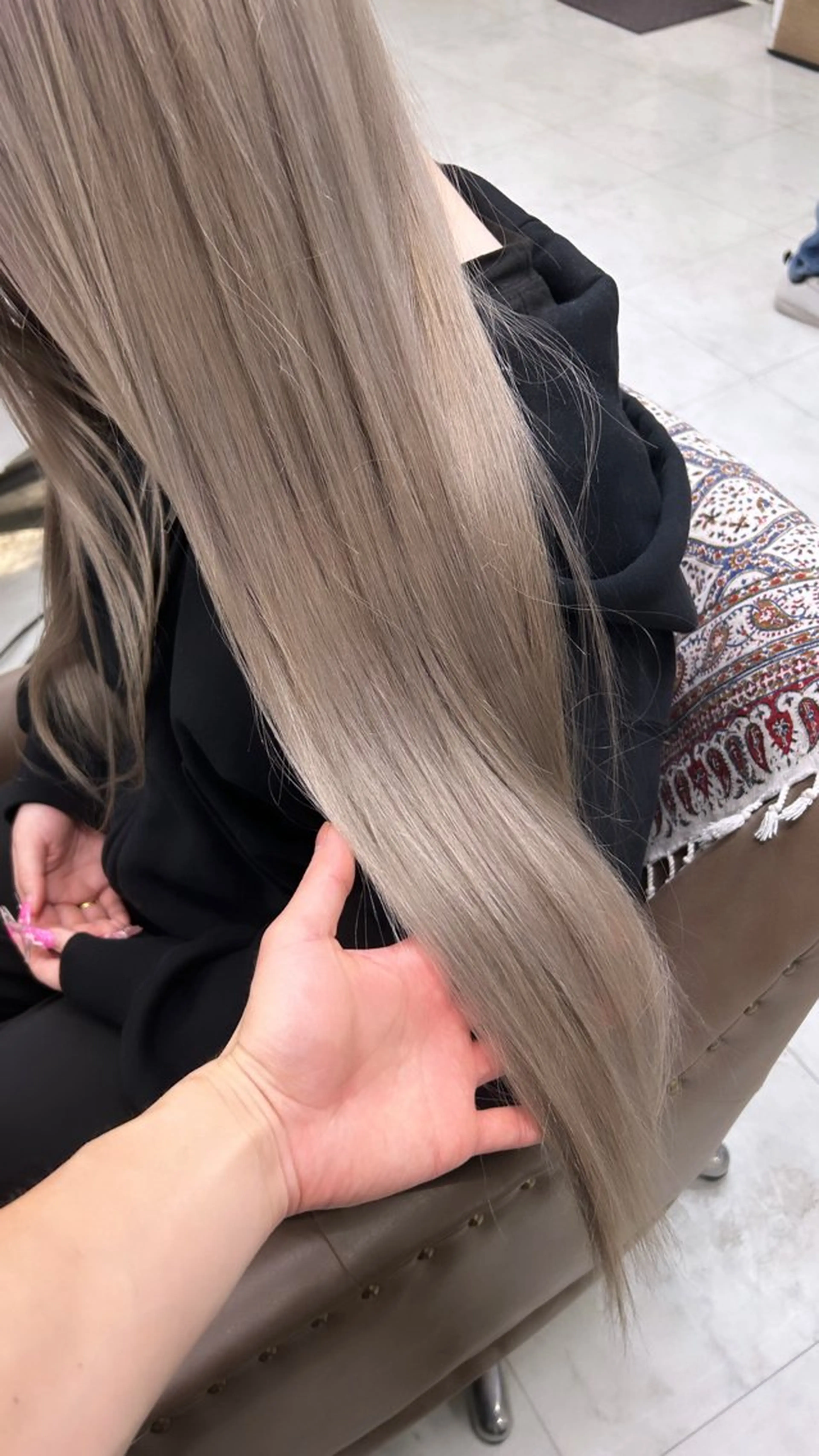 ロング カラー ハイトーン Arphyのヘアスタイル