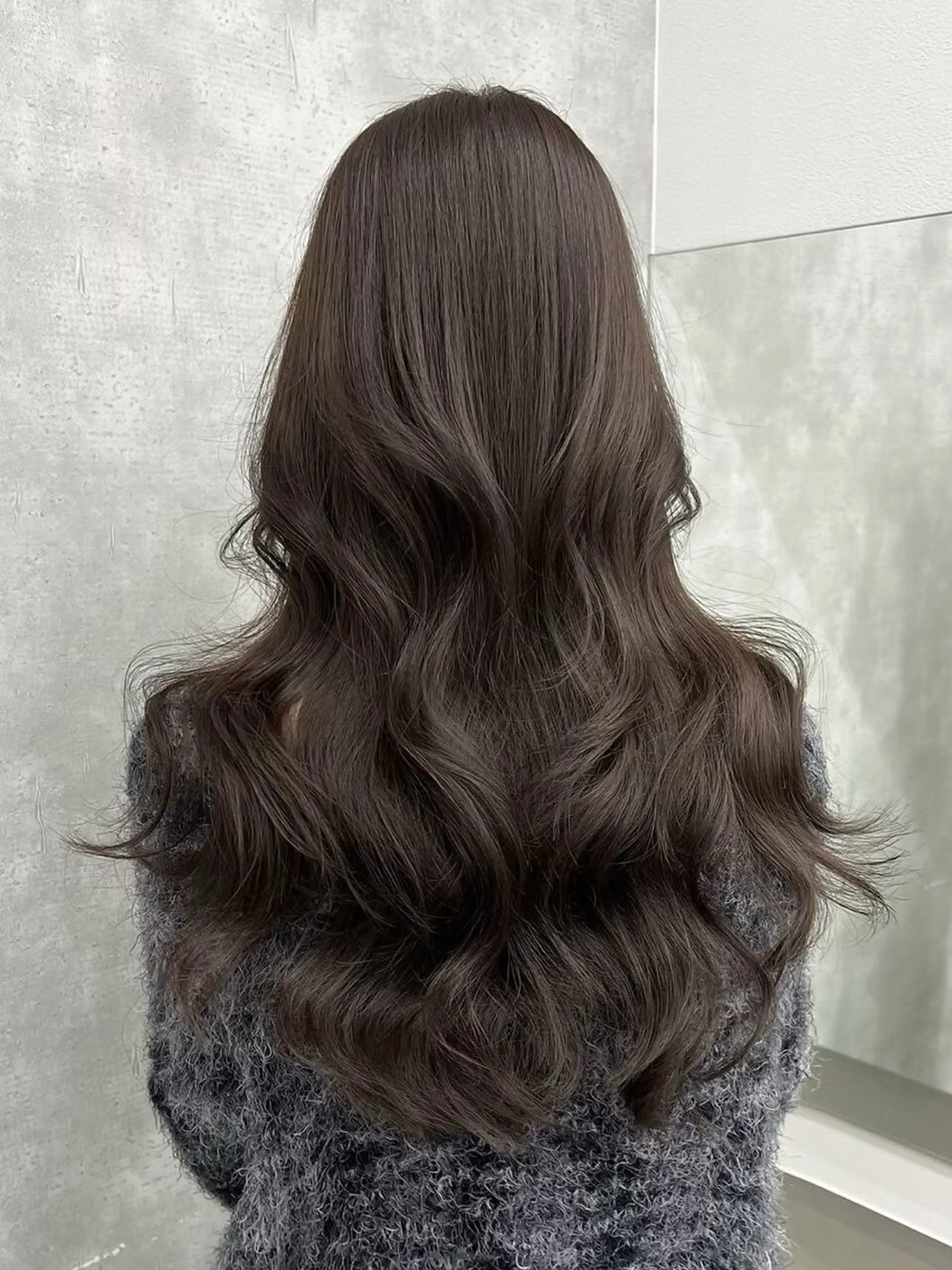 セミロング カラー グレージュ レイヤーカット カット 塩入ひろの、韓国ヘア 梅田/束感まつ毛のヘアスタイル
