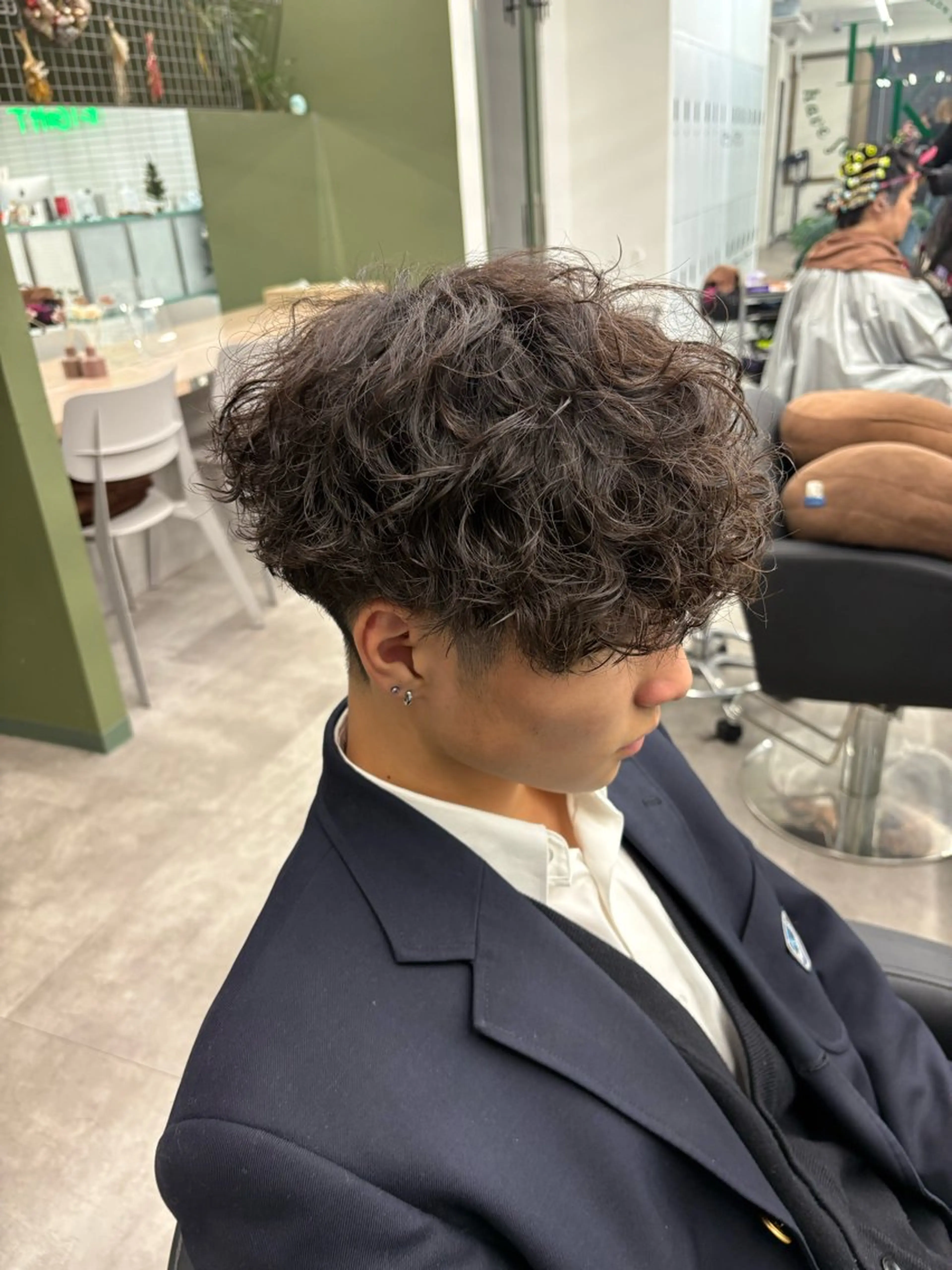 ミディアム パーマ メンズ カット パーマ トリートメント ヘッドスパ ヘアセット 横浜駅メンズパーマ師 🌀岩﨑弘成🌀のヘアスタイル