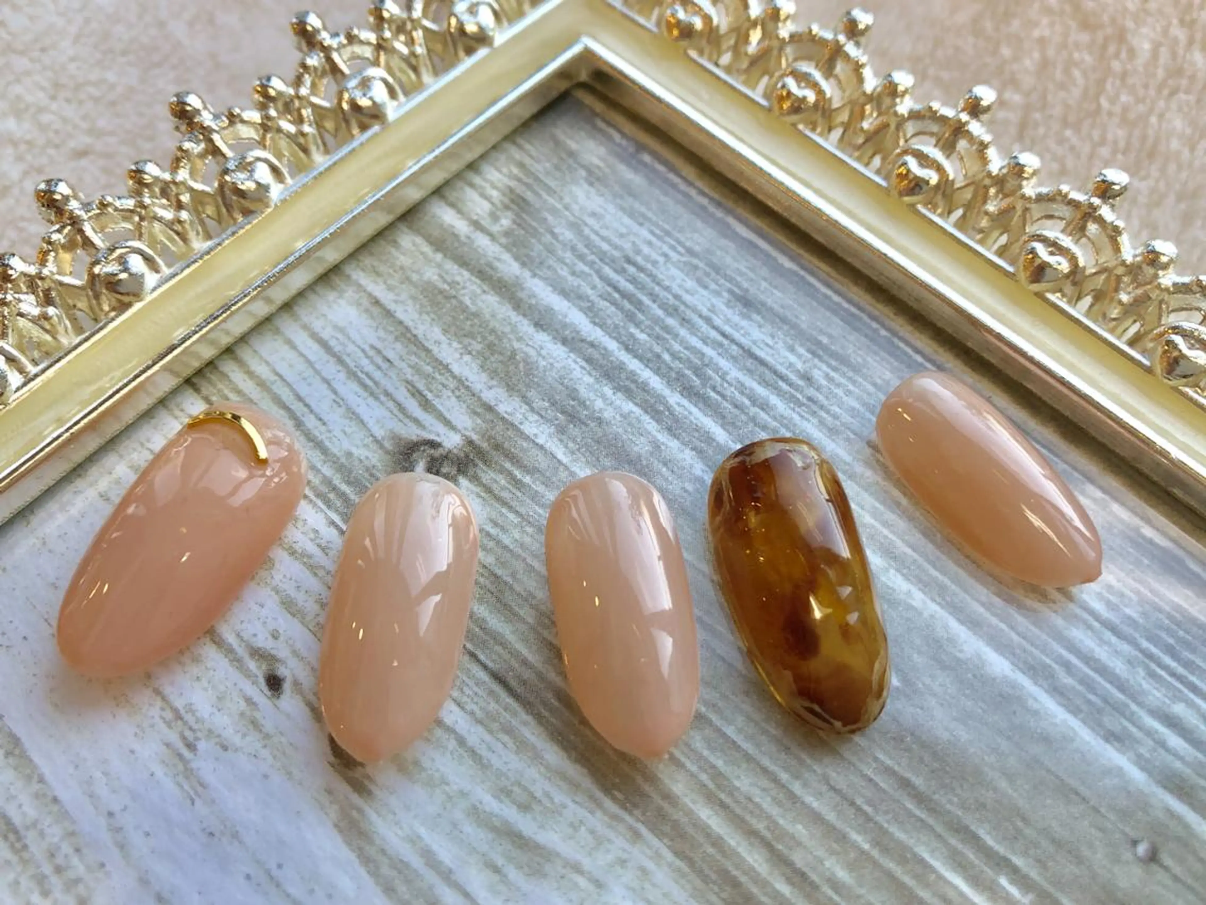 ネイル 【尾下】 ロイヤル•セラピストのネイルデザイン