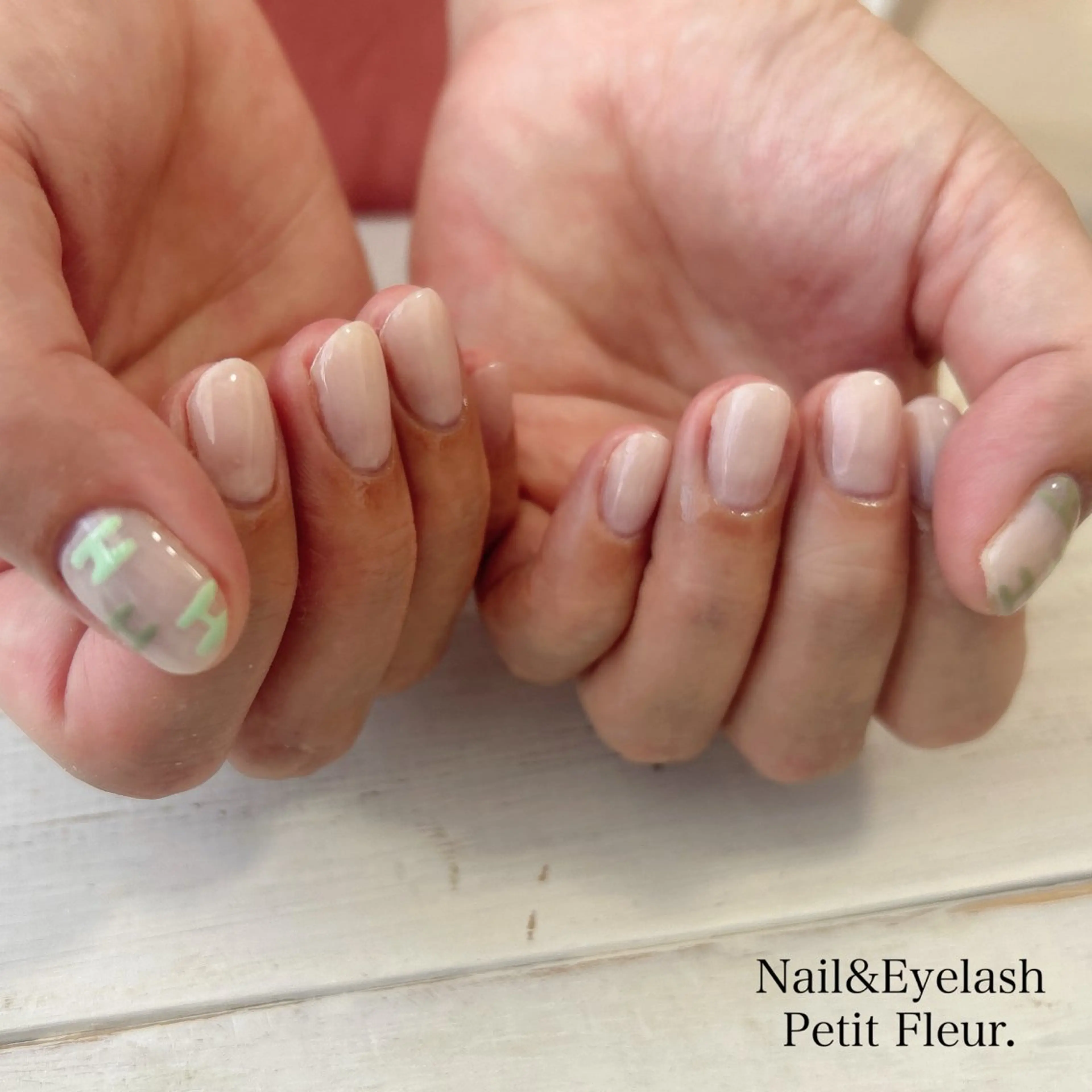 ネイル Petit Fleur所属・青柳 亜梨奈のマツエク・マツパデザイン
