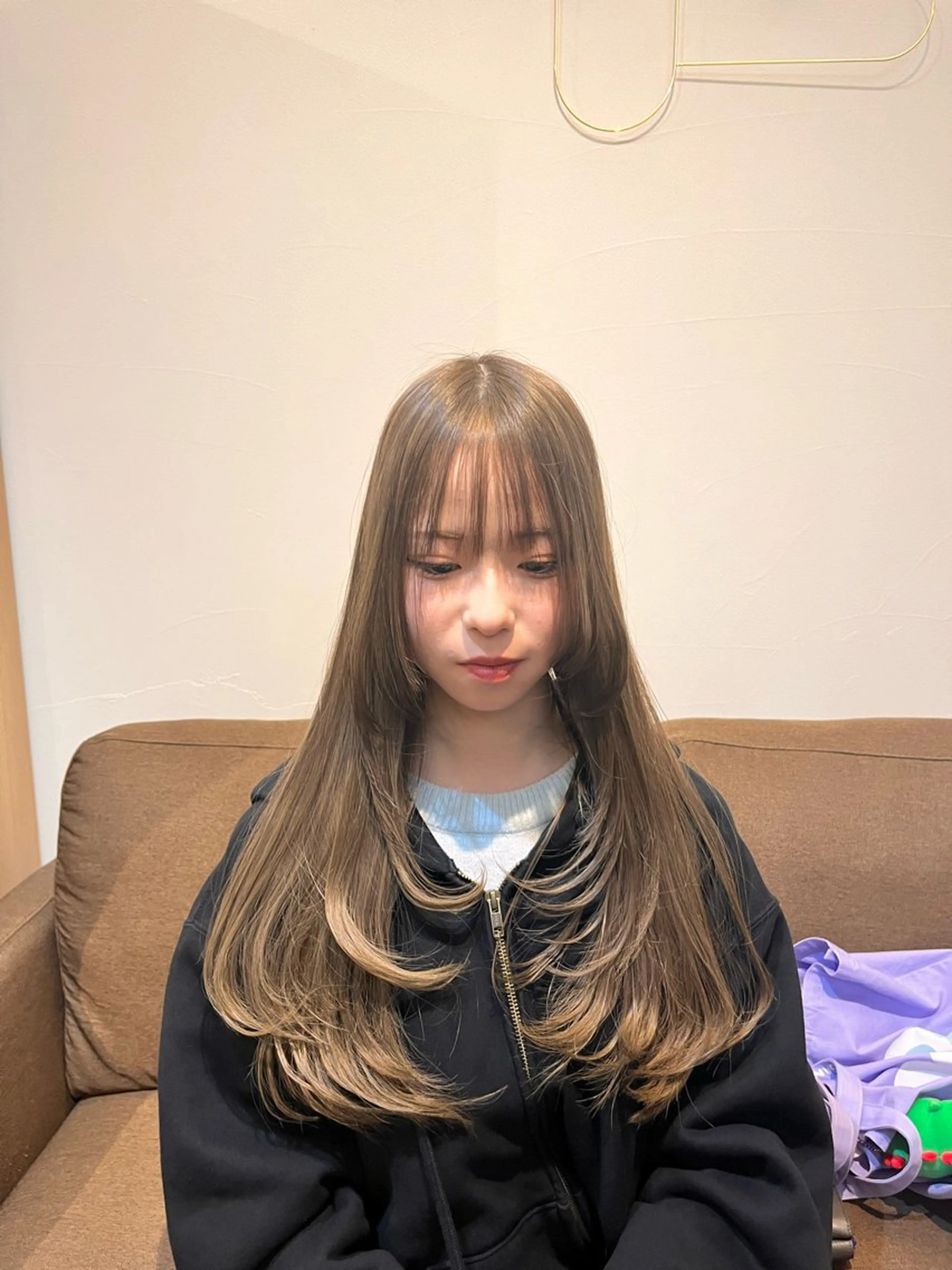 ロング カラー ブリーチ ダブルカラー グレージュ ハイレイヤー レイヤーカット 臺 佳連のヘアスタイル