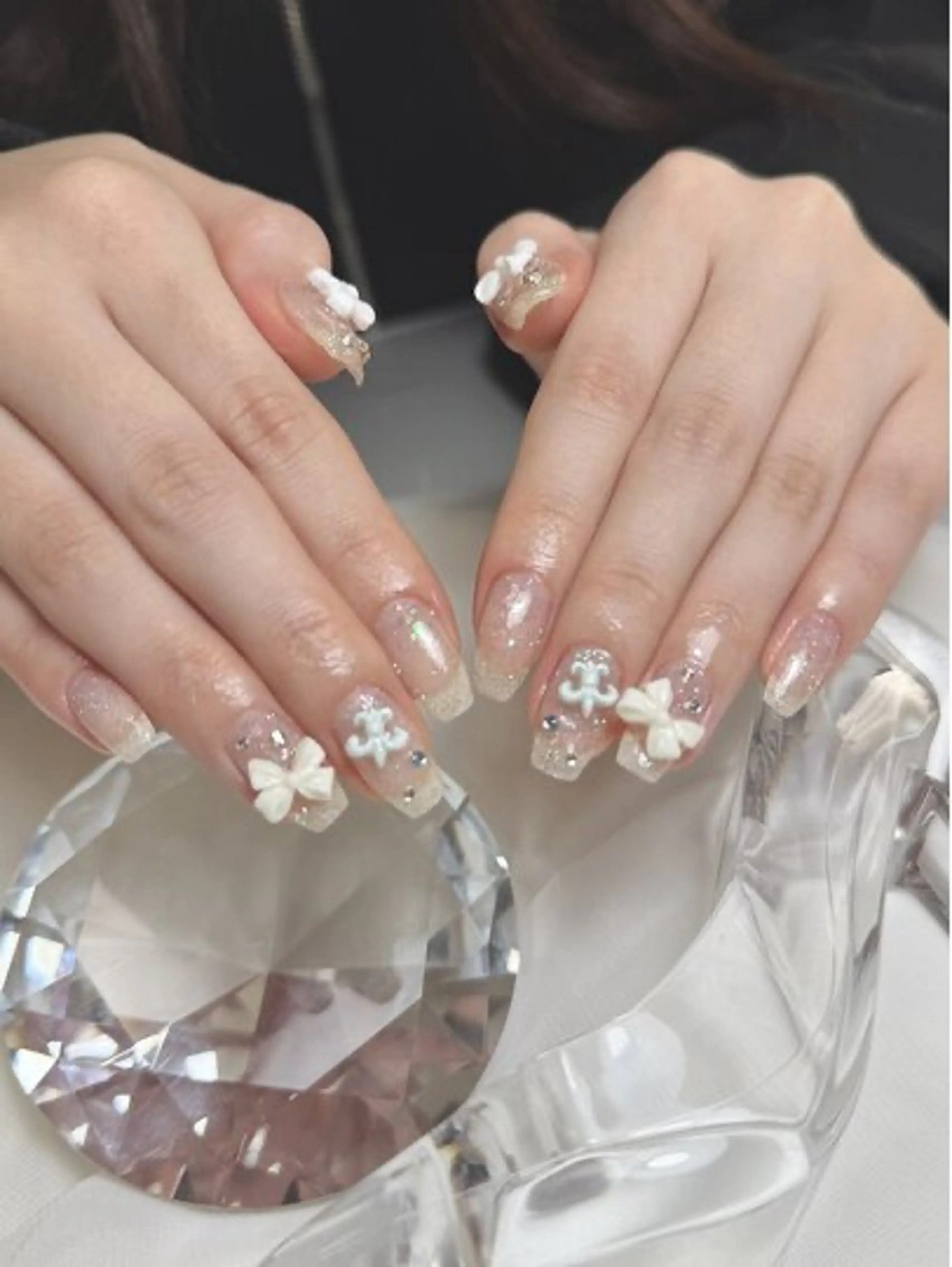 ネイル キラキラネイル Nailsalon Ellaのネイルデザイン