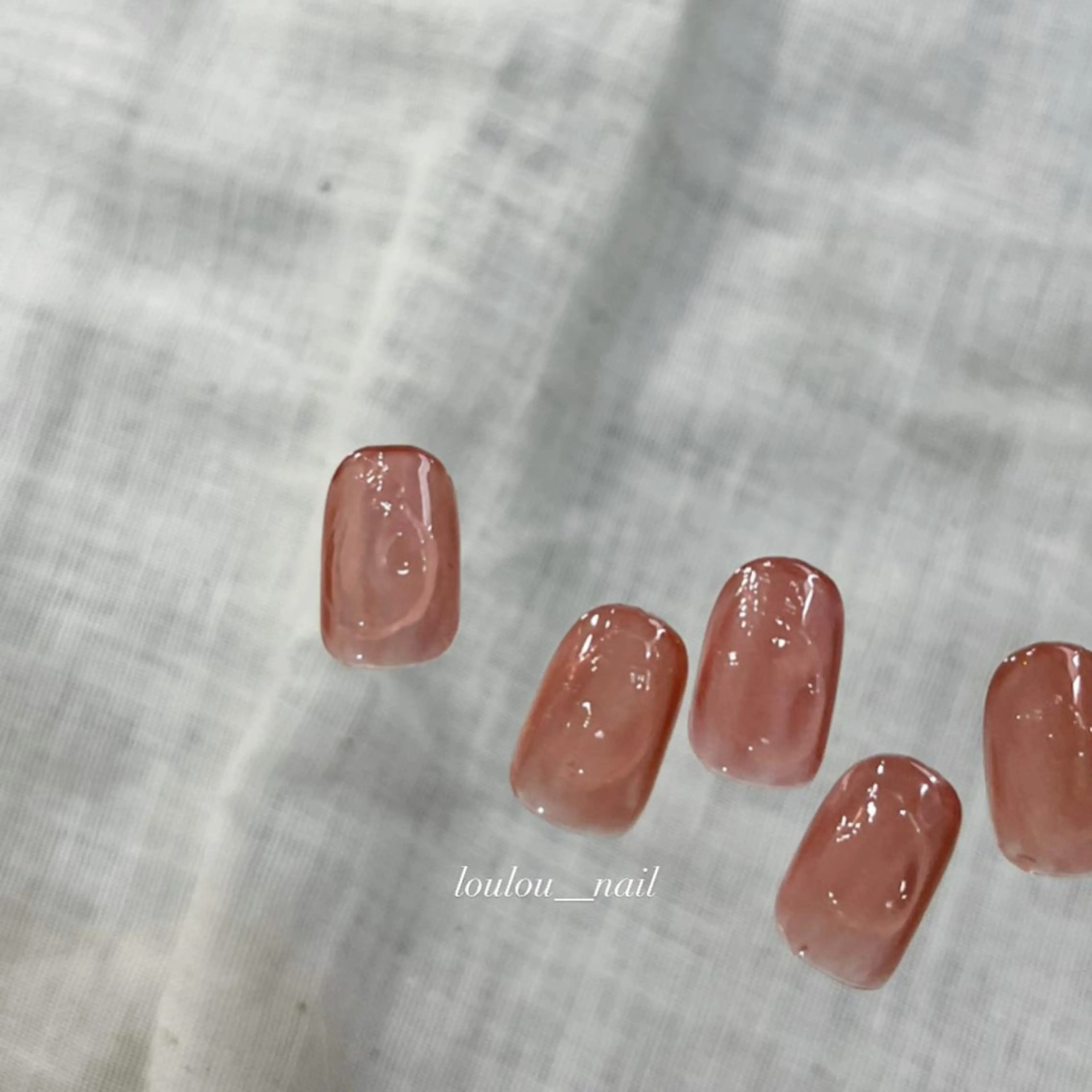 ネイル 氷ネイル・うるうるネイル ニュアンスネイル ハンドネイル ハンドケア 葛西 知佳のネイルデザイン