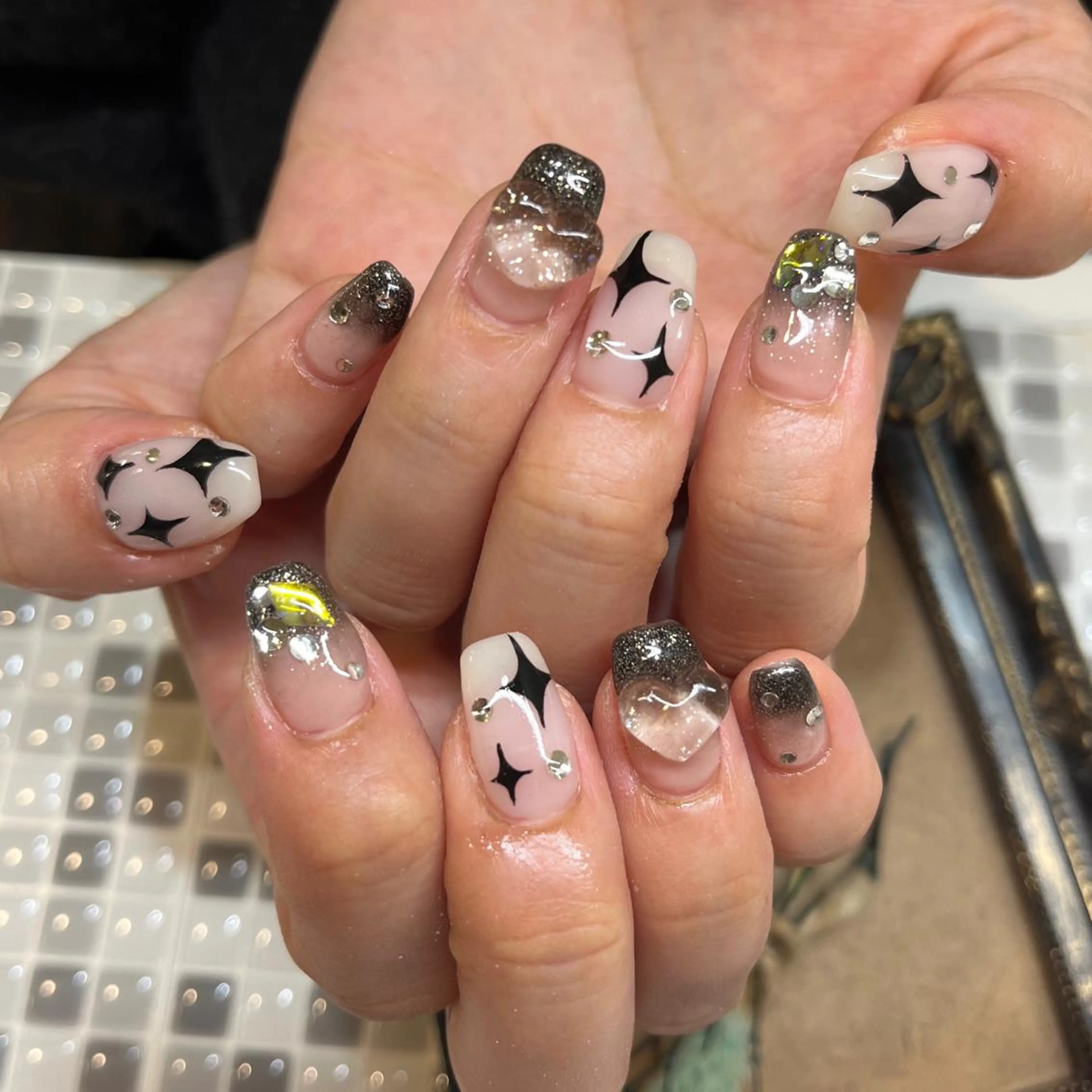 ネイル ハート キラキラネイル ぷっくりネイル nailist yuiのネイルデザイン