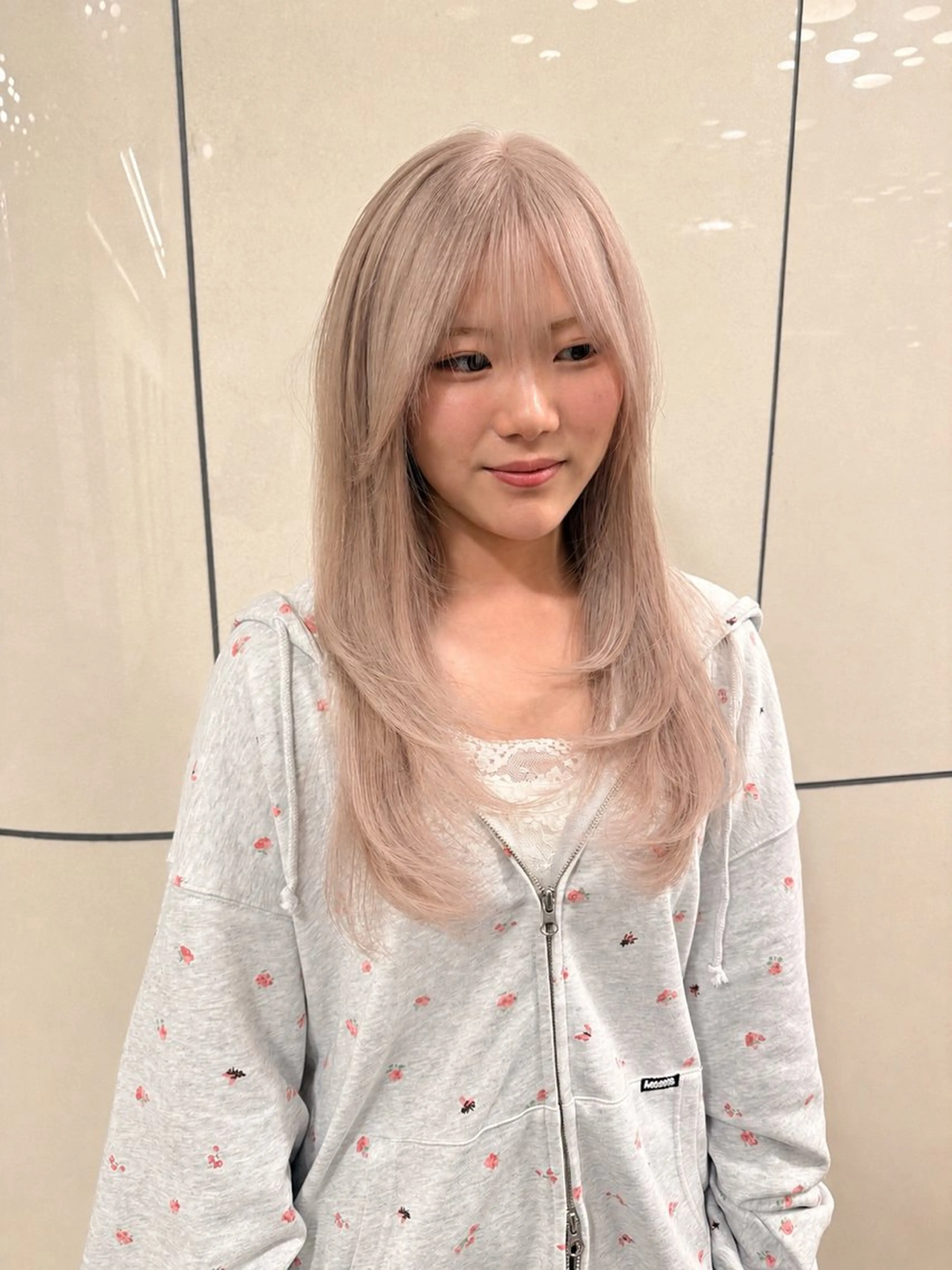 ロング カラー カット ヘアカラー トリートメント ハイトーンレイヤー 顔まわりSOTAのヘアスタイル